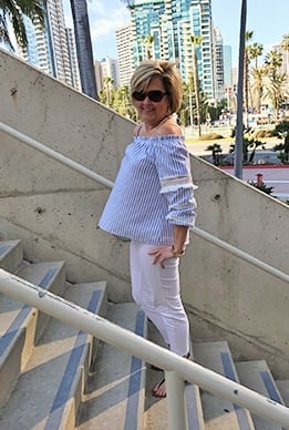 Blue_white_top_fashion