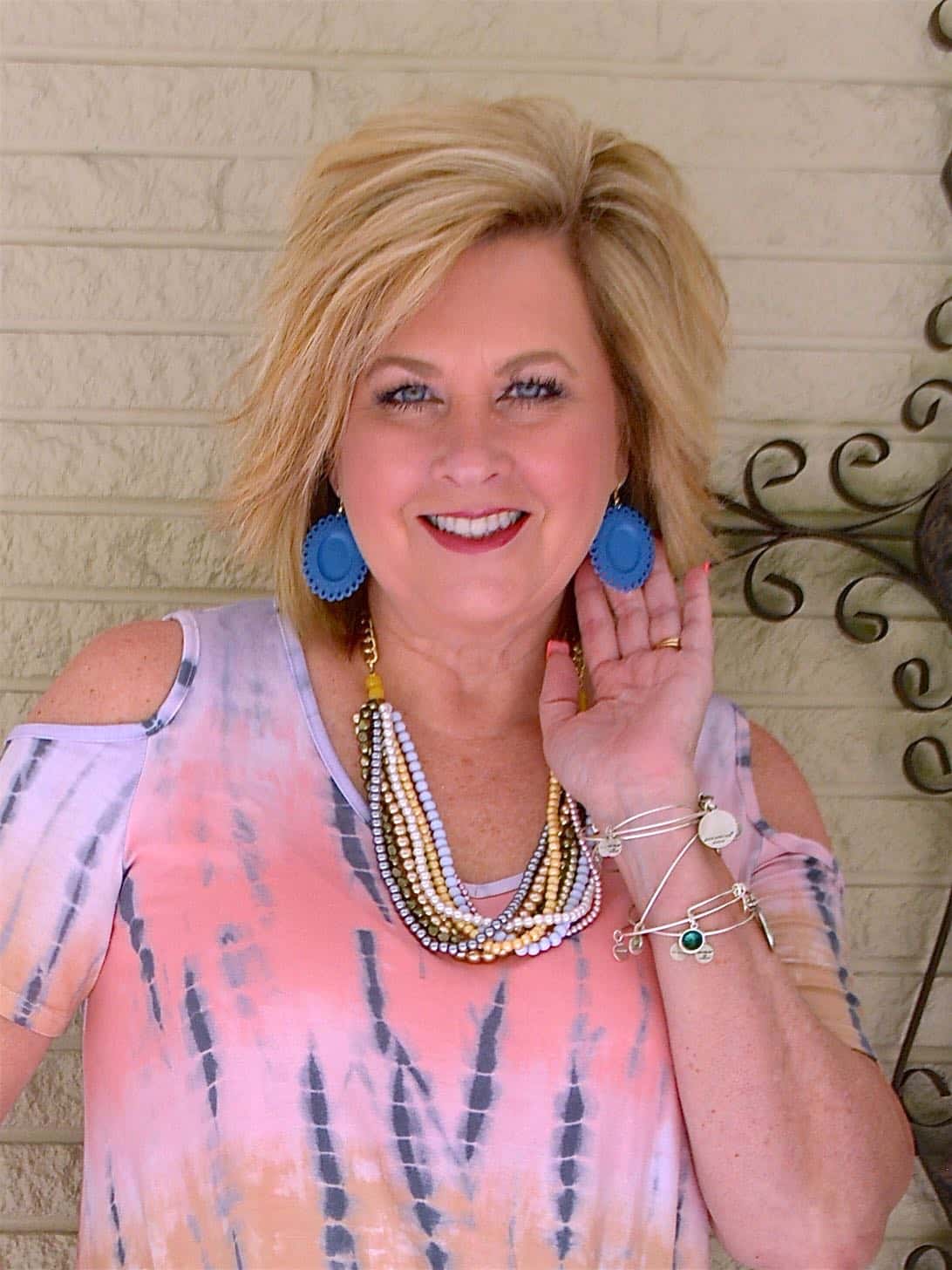 50 IS NOT OLD | HOW TO WEAR THE TWIST HEM