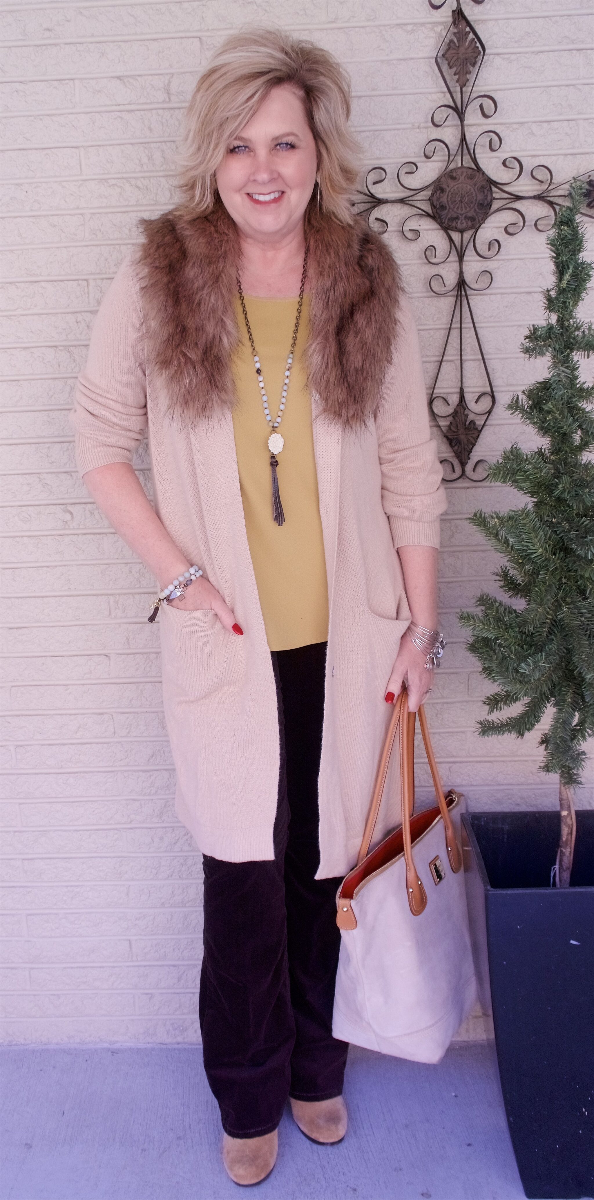 50 IS NOT OLD | A FAUX FUR COLLAR AS AN ACCESSORY