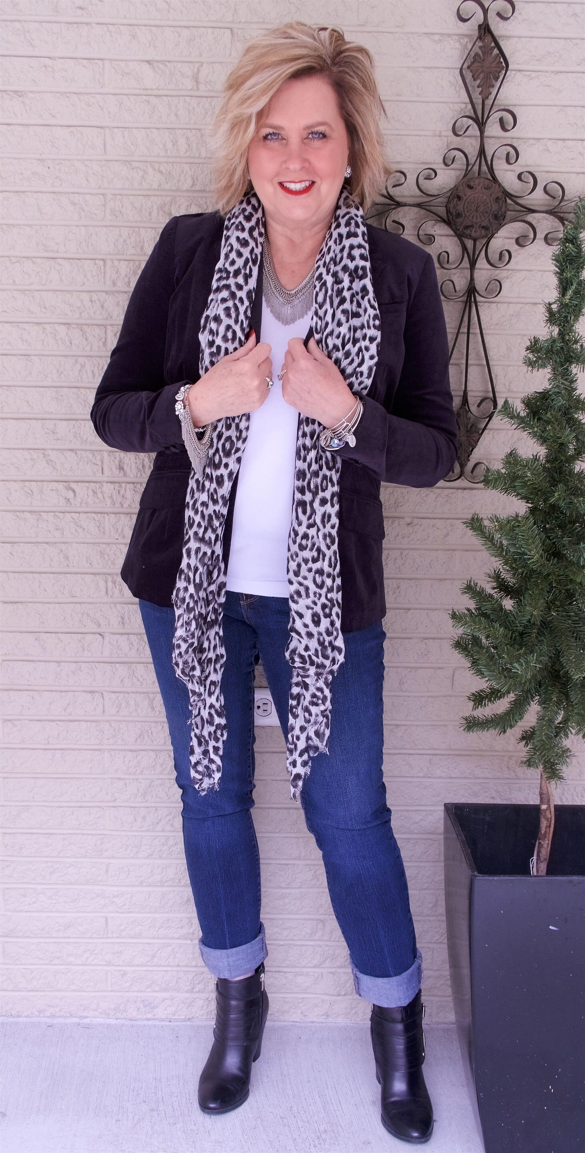 50 IS NOT OLD | CHOOSING ACCESSORIES FOR A DRAMATIC EFFECT