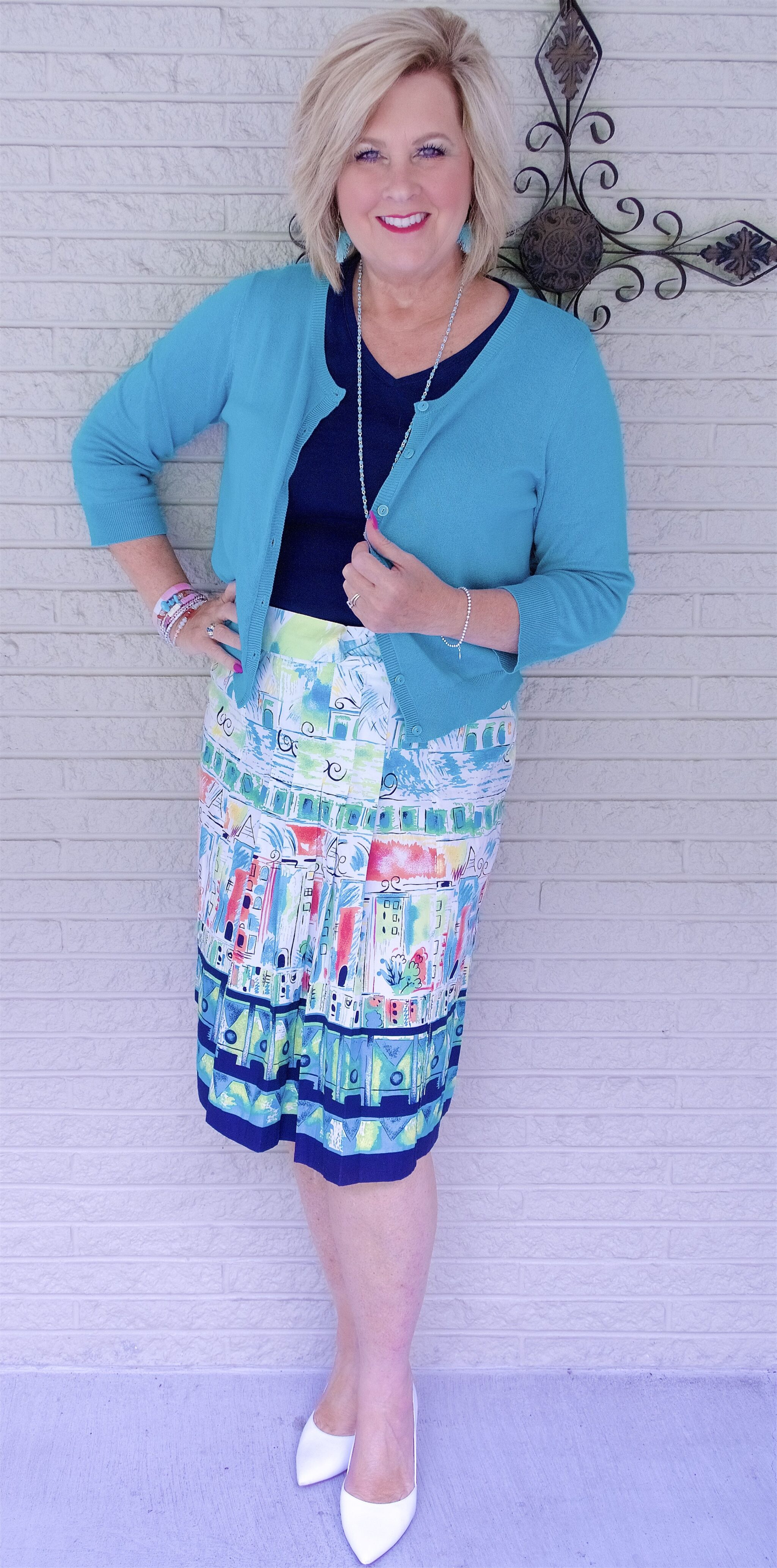 50 IS NOT OLD | HOW TO WEAR A T-SHIRT WITH A SKIRT | FASHION OVER 40