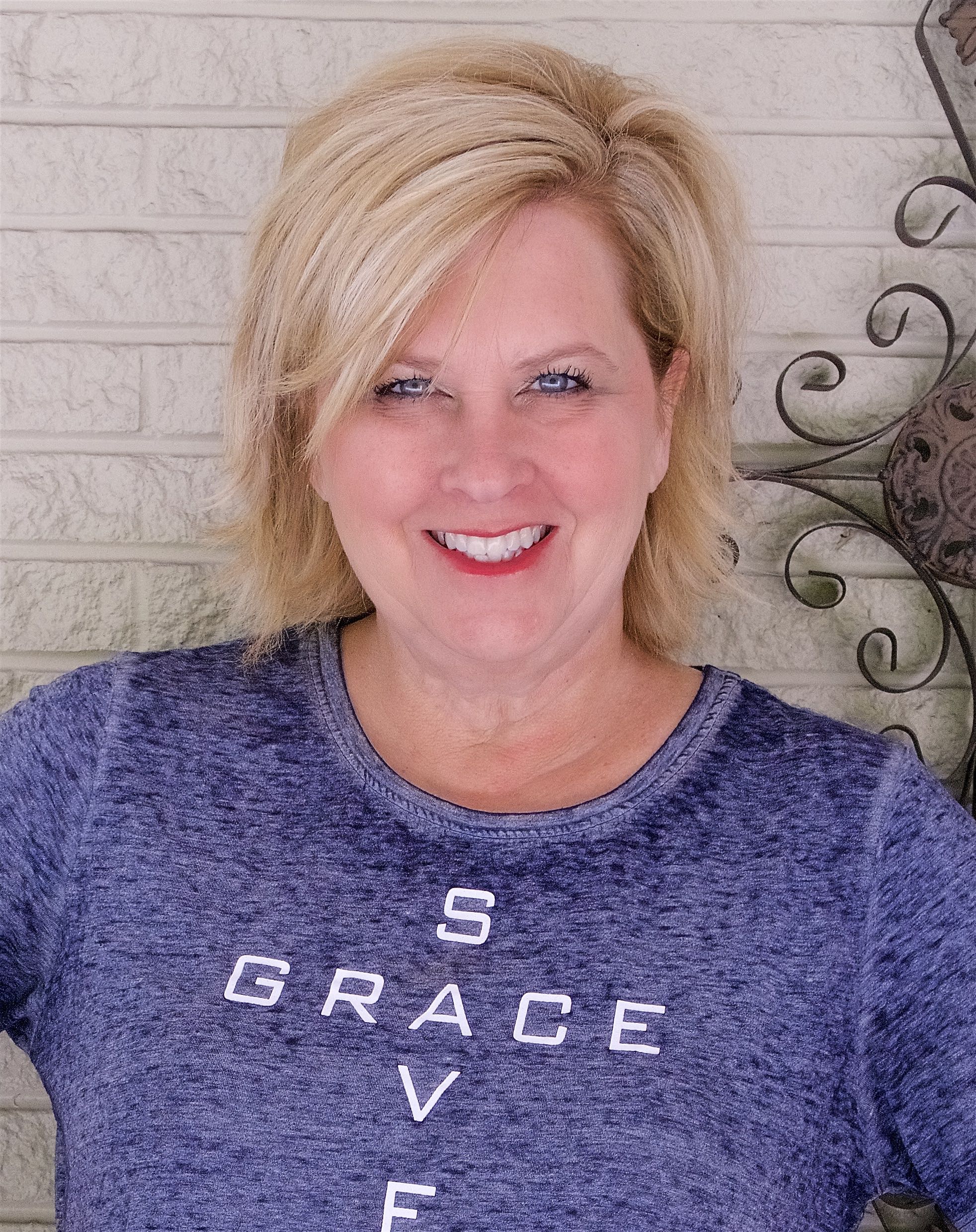 50 IS NOT OLD | CAN YOU WEAR A GRAPHIC T-SHIRT AFTER 40 | FASHION OVER 40