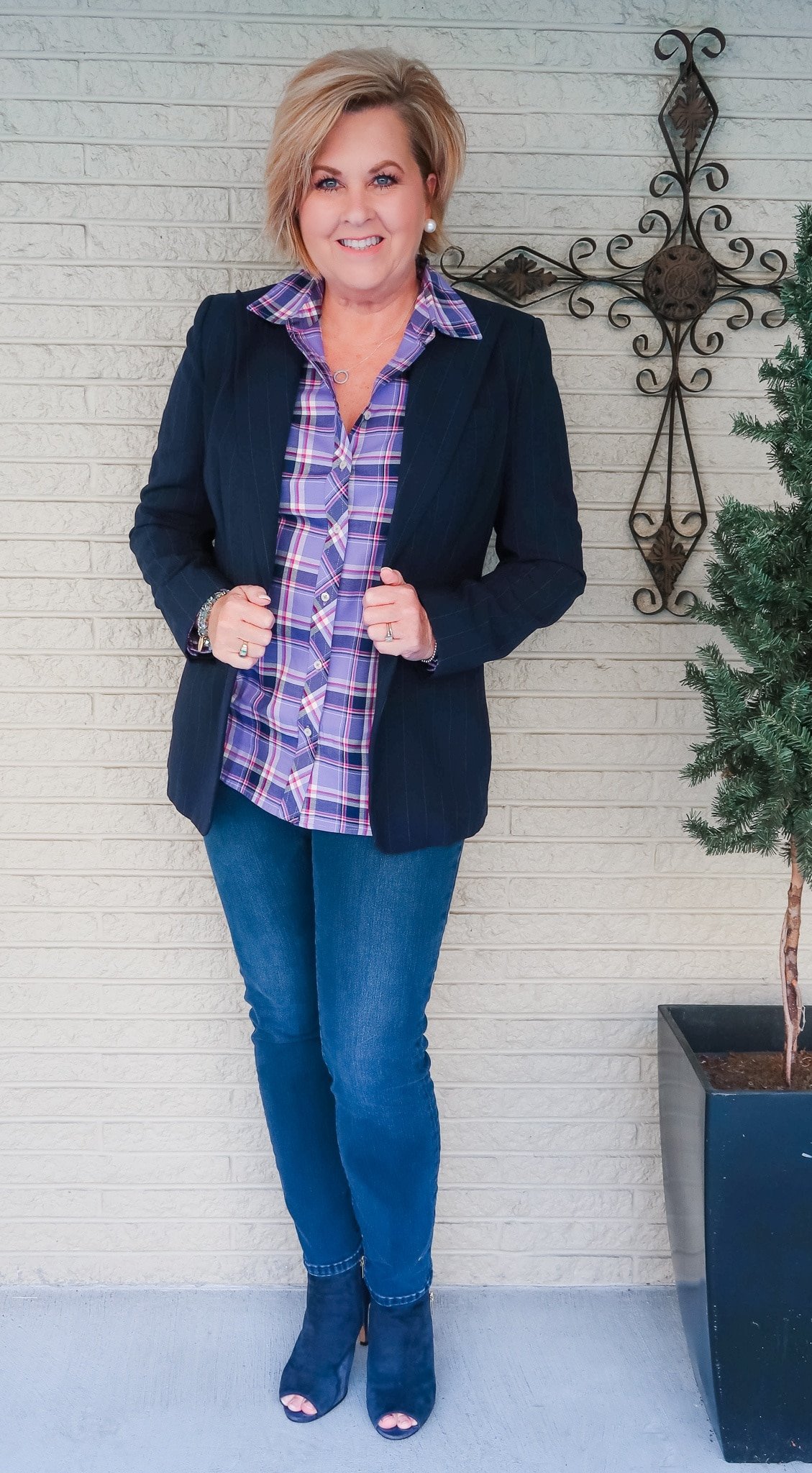 navy pinstripe blazer and skinny jeans