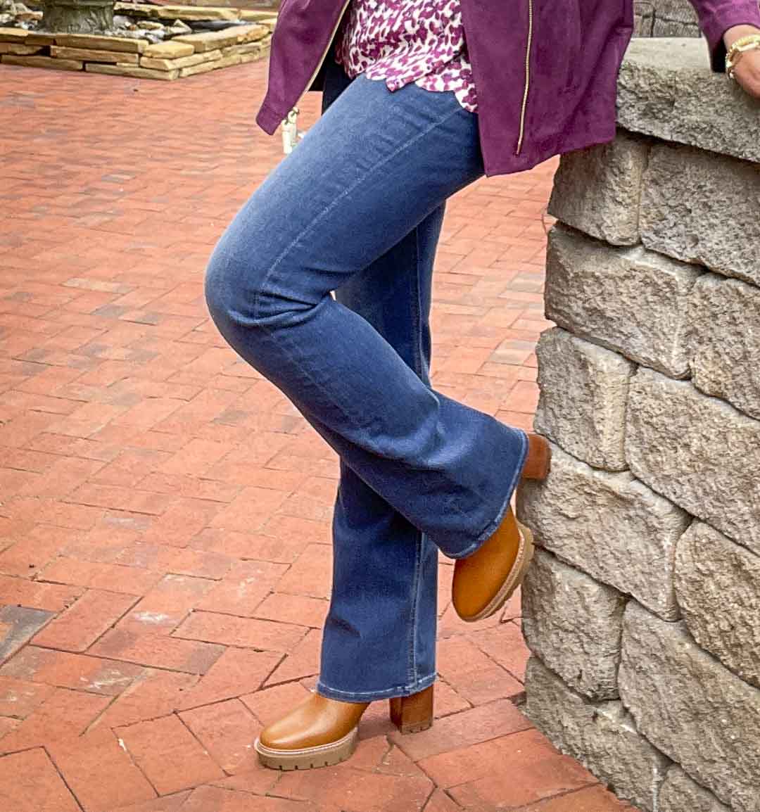 Over 40 fashion blogger, Tania Stephens is wearing a pair of bootcut jeans with lug boots