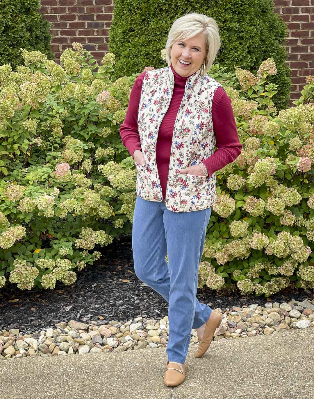 Over 40 fashion blogger, Tania Stephens, is showing how you can wear florals prints in the fall