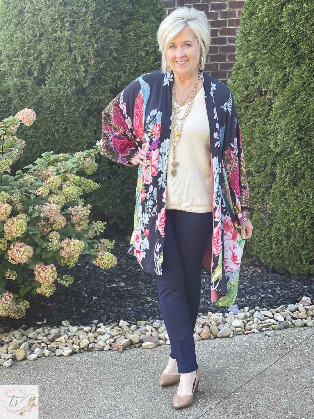Over 40 Fashion Blogger, Tania Stephens is wearing a statement making Kimono from Chico's