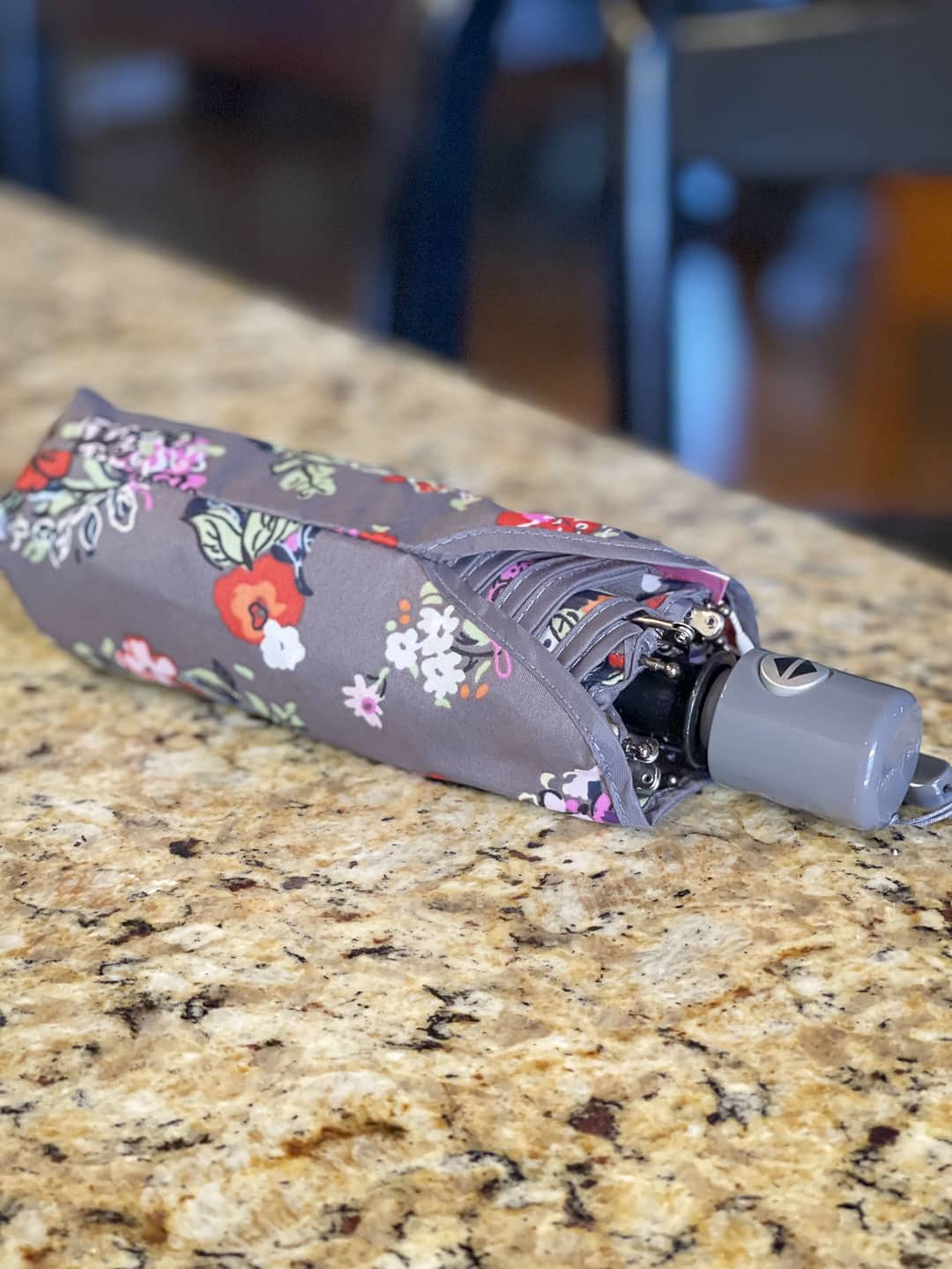 Over 40 fashion blogger, Tania Stephens loves this mini umbrella in the Hope Blooms from Vera Bradley