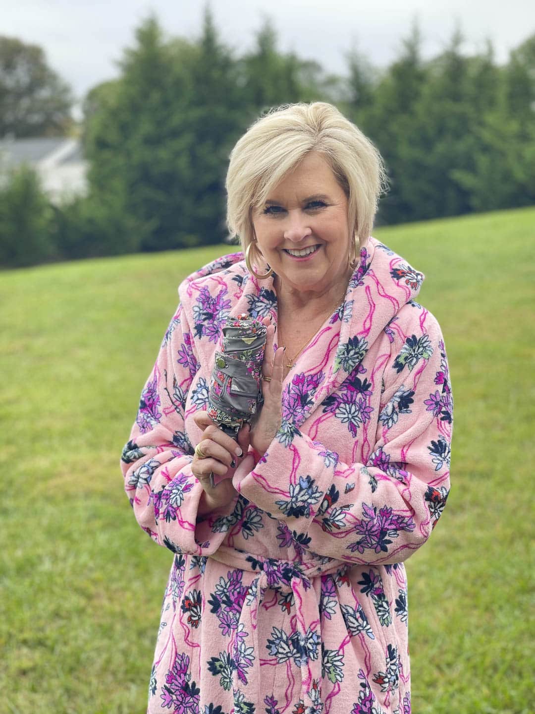 Over 40 fashion blogger, Tania Stephens is staying warm on cold rainy mornings in a robe from Vera Bradley in the Hope Blooms Pink print and showing a mini umbrella