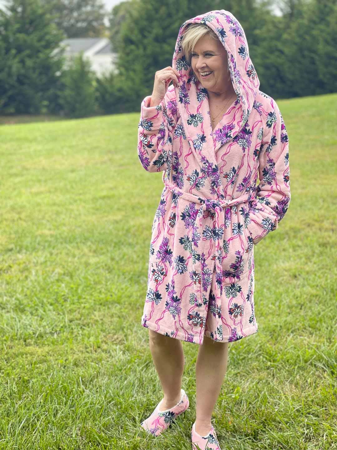 Over 40 fashion blogger, Tania Stephens is laughing while staying warm on cold rainy mornings in a robe from Vera Bradley in the Hope Blooms Pink