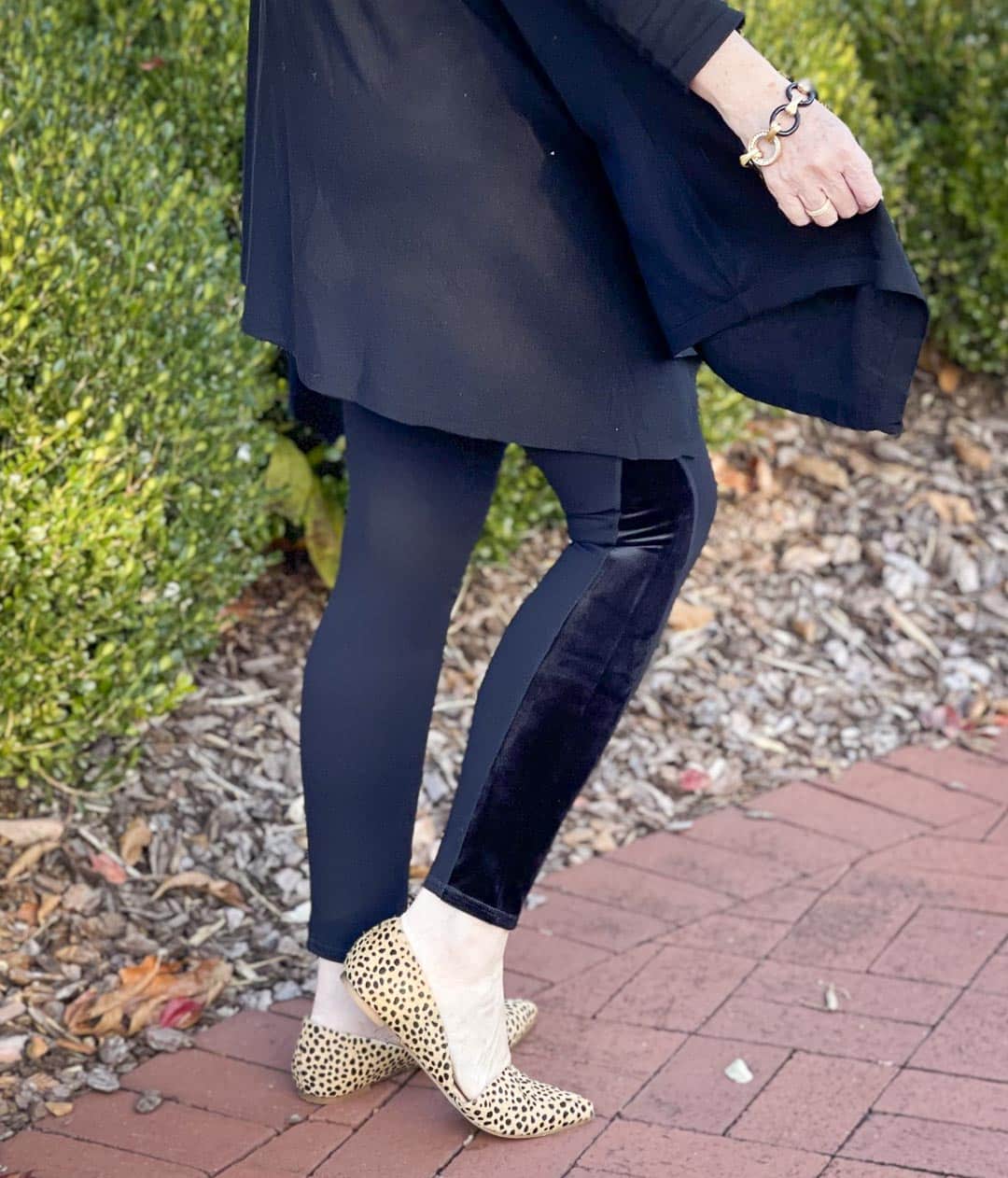 Over 40 Fashion Blogger, Tania Stephens is wearing black leggings with velvet and leopard print flats