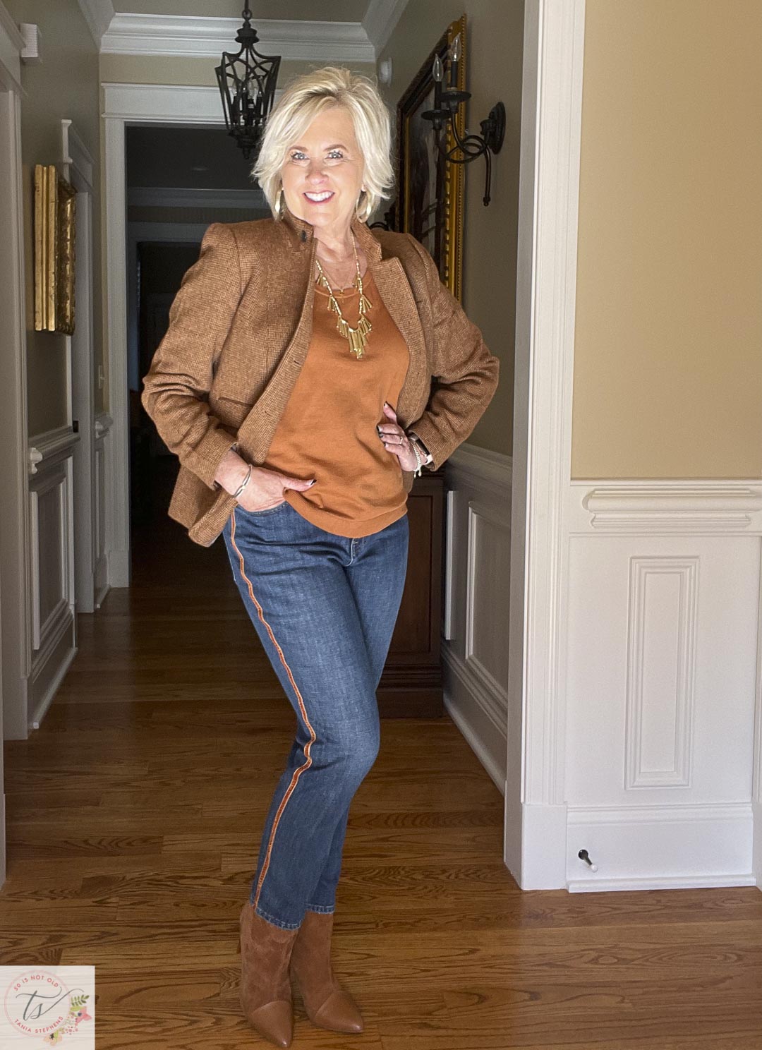 Over 40 Fashion Blogger, Tania Stephens is going with a dressy outfit to go out to eat