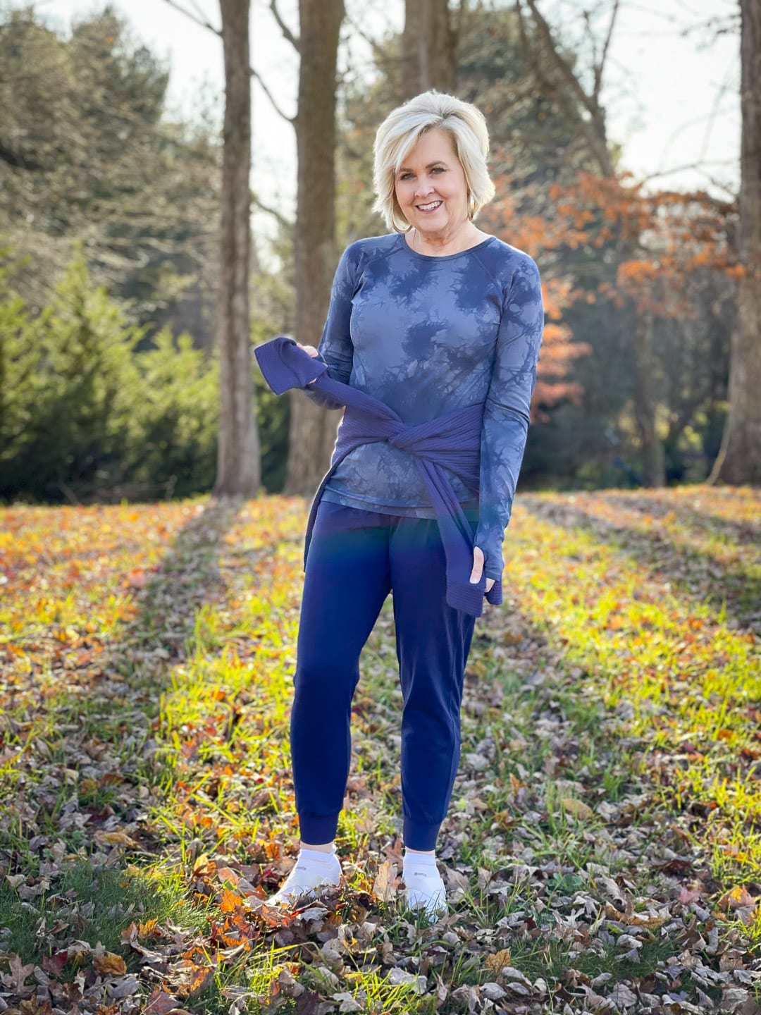 Over 40 Fashion Blogger, Tania Stephens tied a pullover around the waist of her Zella activewear
