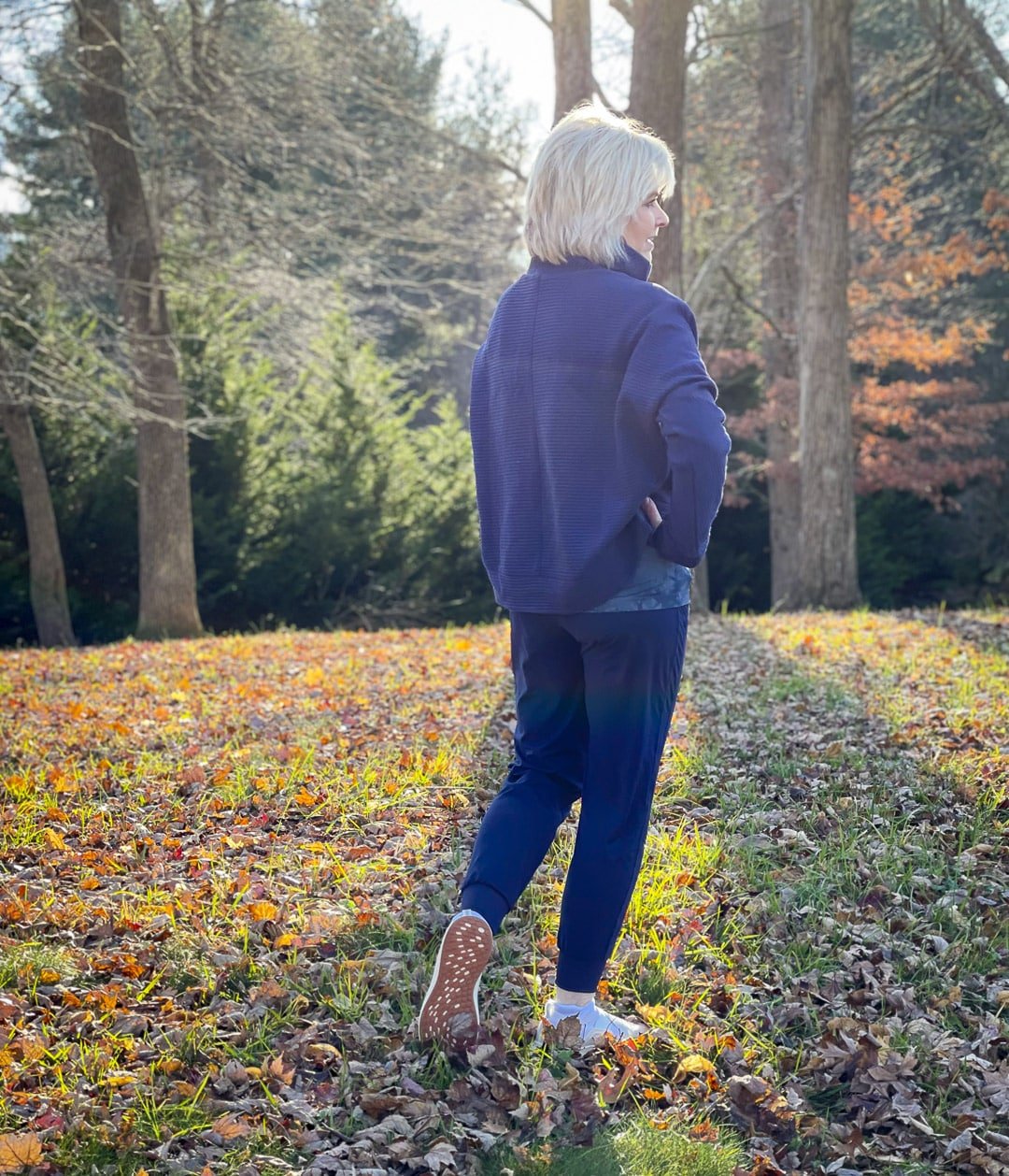 Over 40 Fashion Blogger, Tania Stephens is showing the back of her Zella activewear