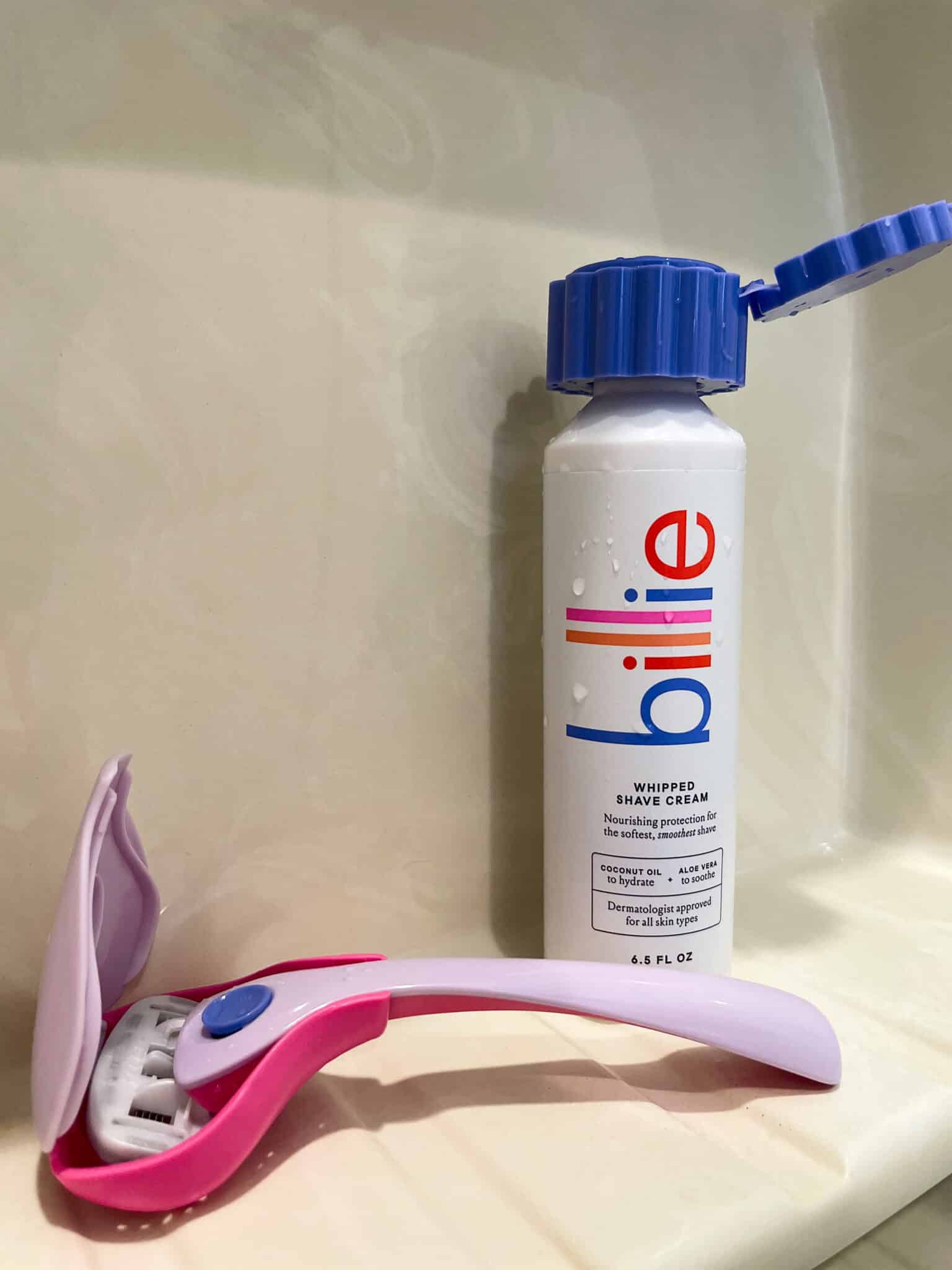 Over 40 Fashion Blogger, Tania Stephens is showing the Dream Pop Billie Razor, shaving cream, and travel case