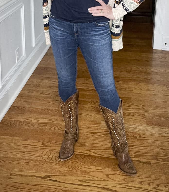 Over 40 Fashion Blogger, Tania Stephens is wearing skinny jeans with and cowboy boots