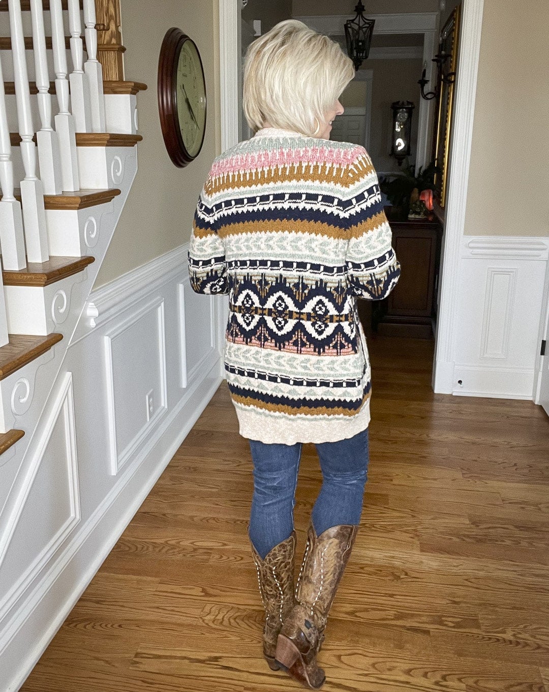Over 40 Fashion Blogger, Tania Stephens is wearing skinny jeans with a multi-colored striped cardigan and cowboy boots