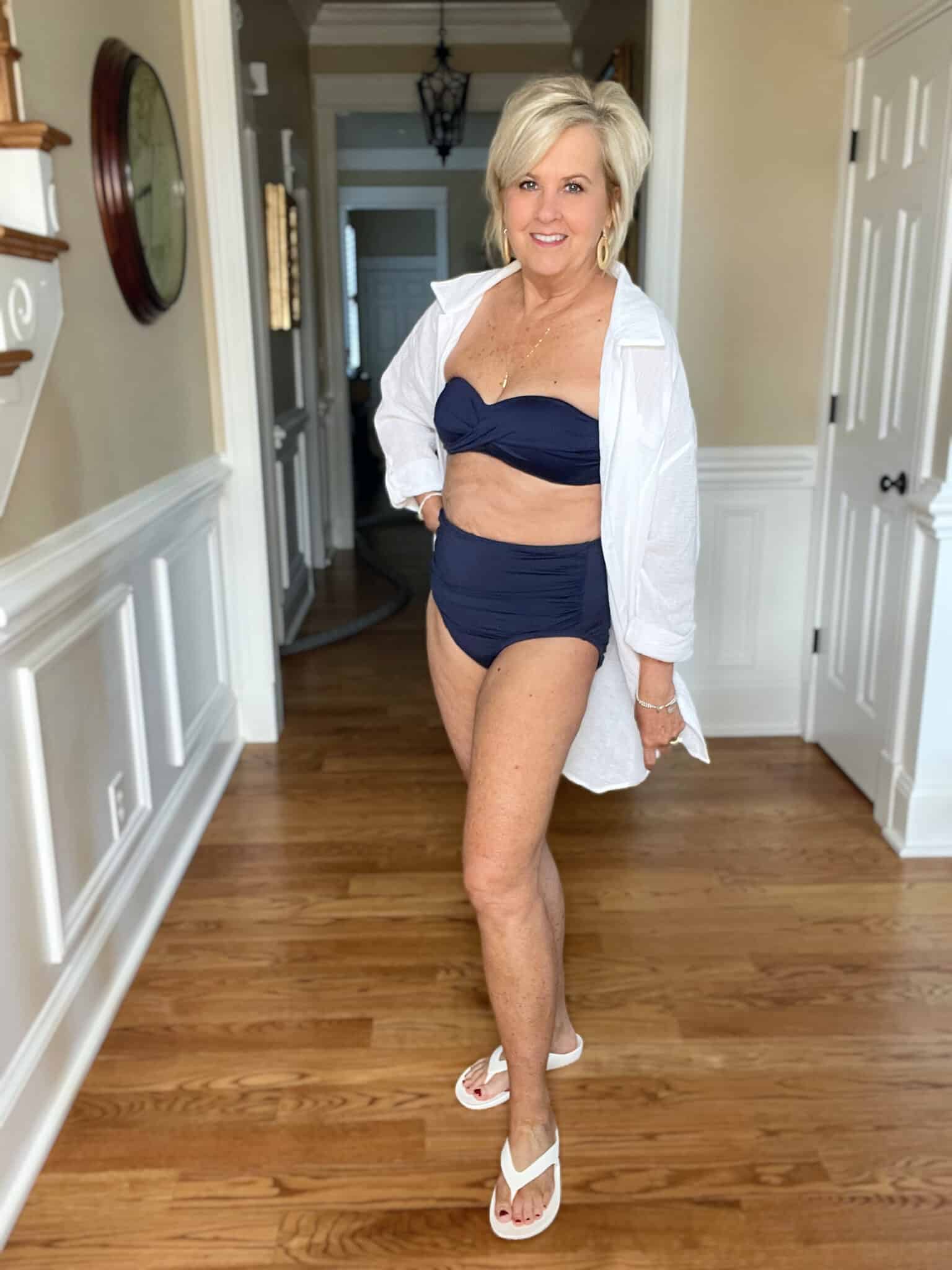 Over 40 Fashion Blogger, Tania Stephens is doing a swimsuit try-on haul 1193