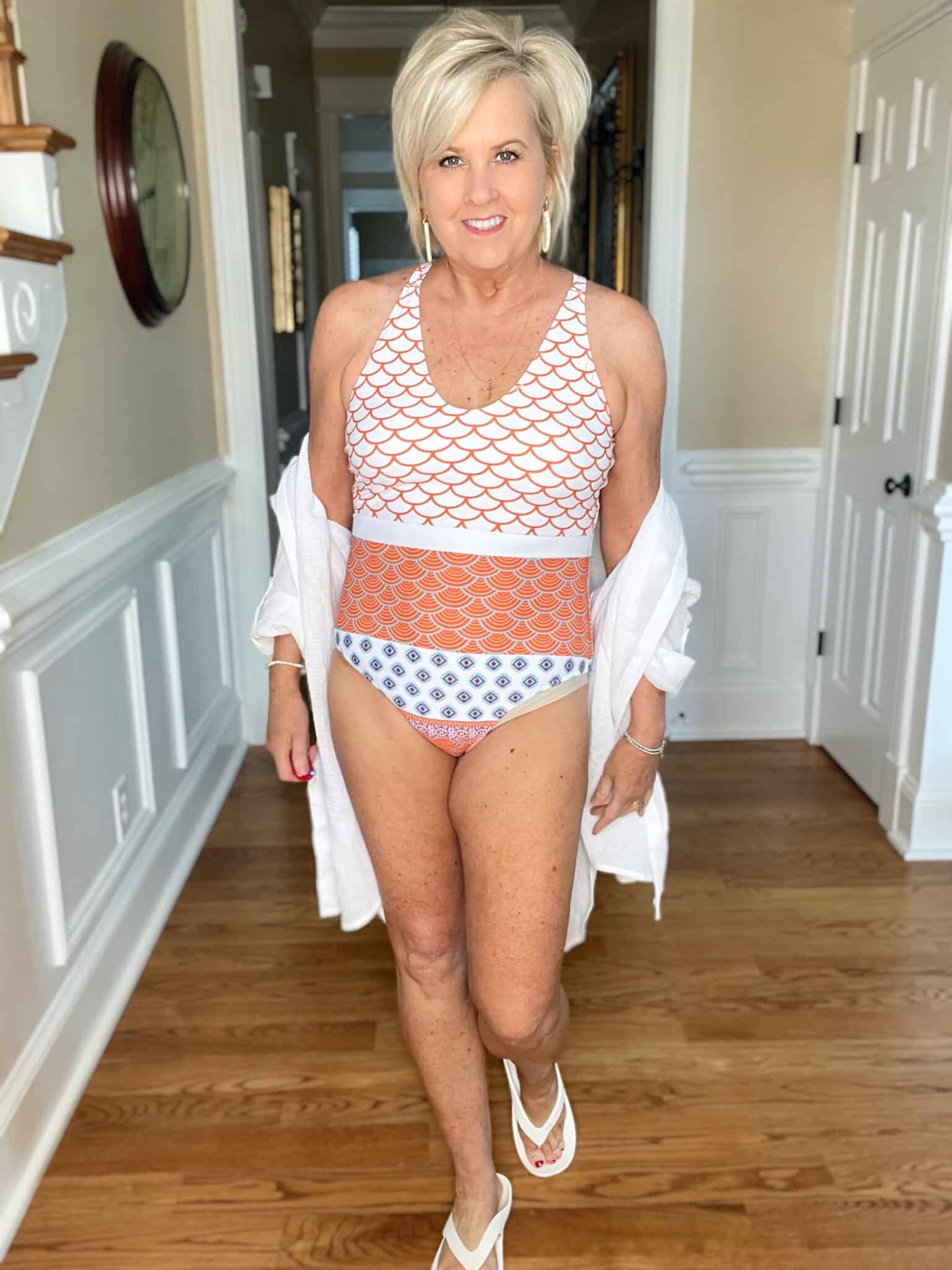 Over 40 Fashion Blogger, Tania Stephens is doing a swimsuit try-on haul 1223