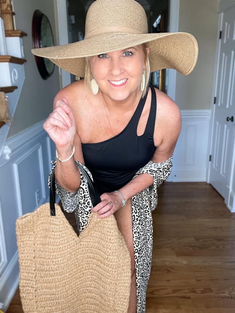 Over 40 Fashion Blogger, Tania Stephens is doing a swimsuit try-on haul 19