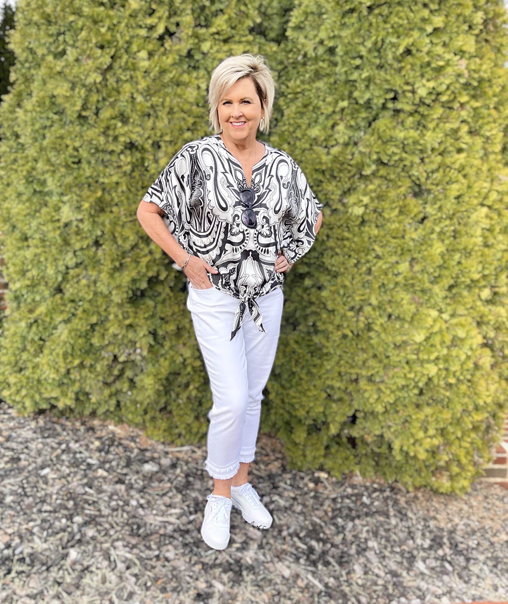 Over 40 Fashion Blogger, Tania Stephens is wearing a black and white tie front blouse with white crop pants5