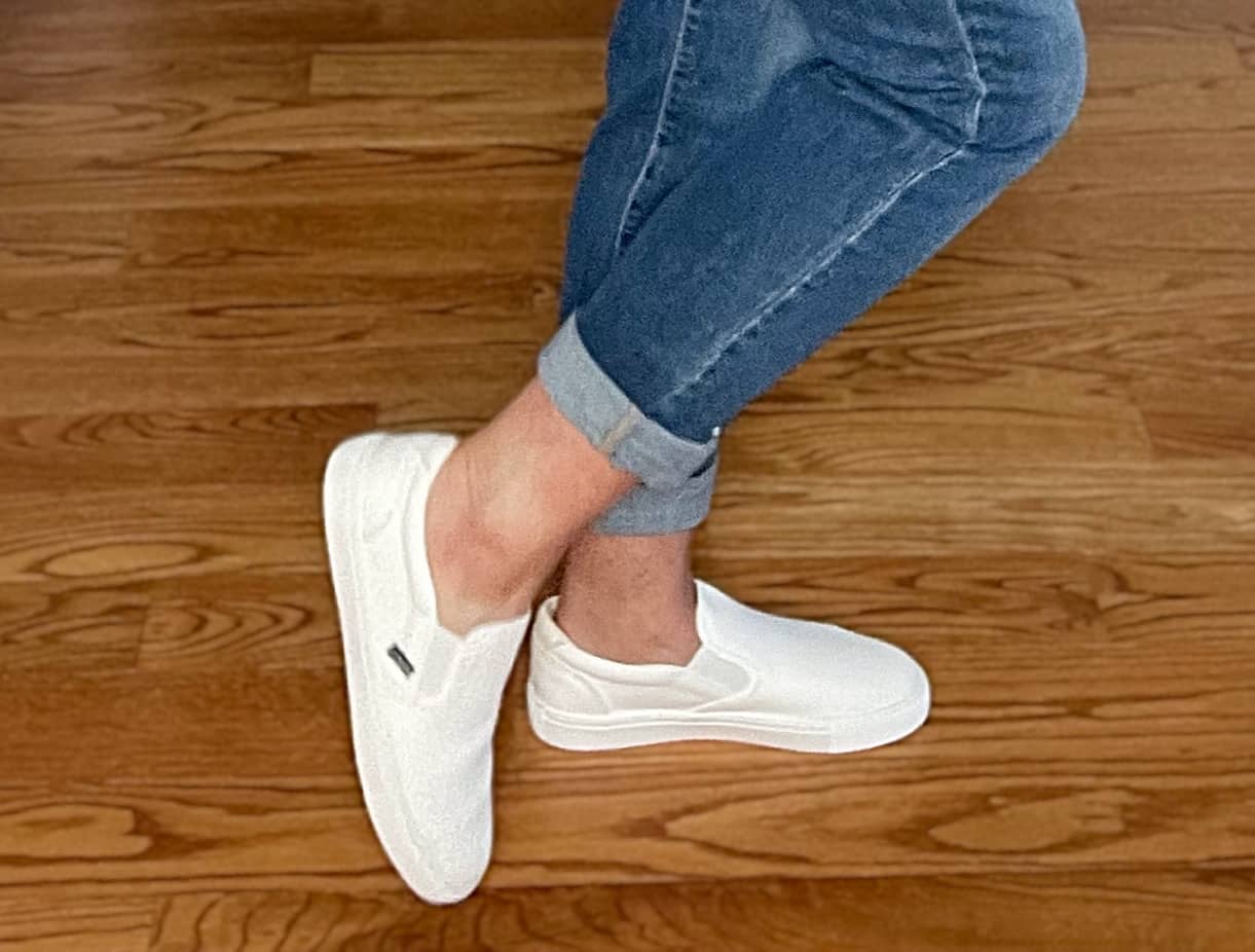 Over 40 Fashion Blogger, Tania Stephens is wearing a beige sweater with paint splattered jeans 8