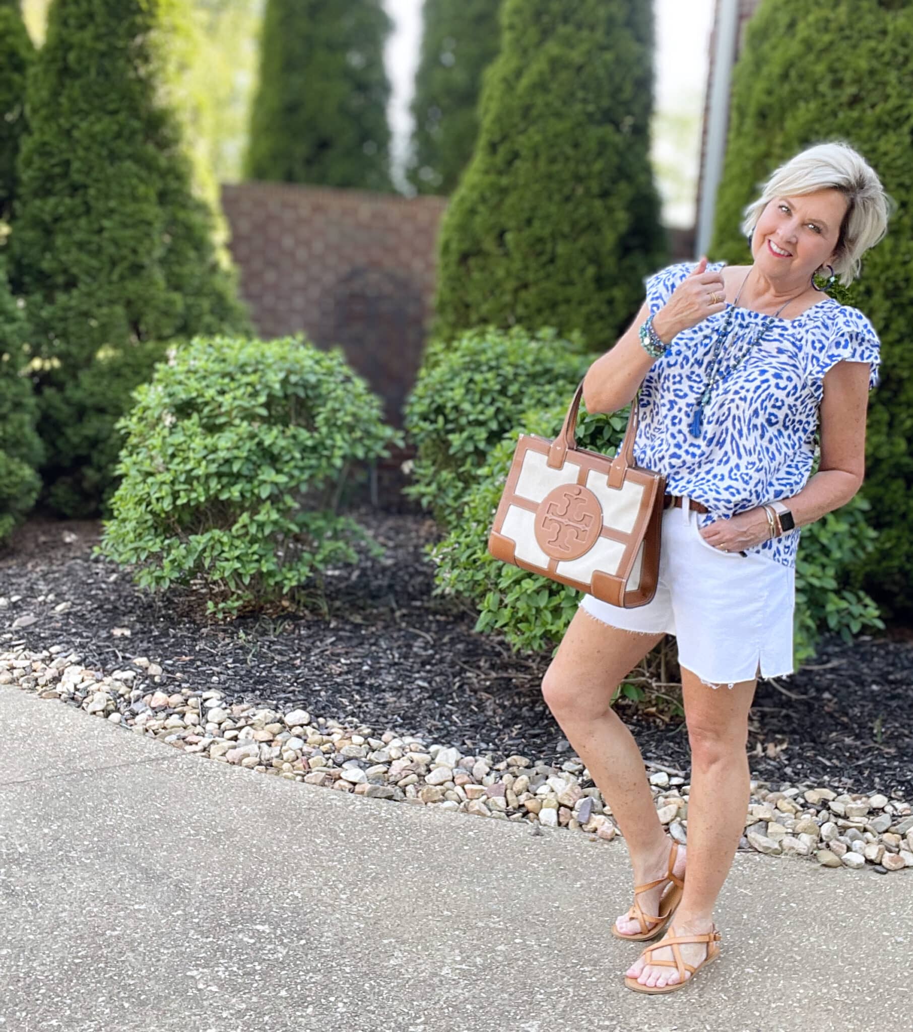 Over 40 Fashion Blogger, Tania Stephens is wearing a flutter sleeve top with white shorts and blue jewelry37