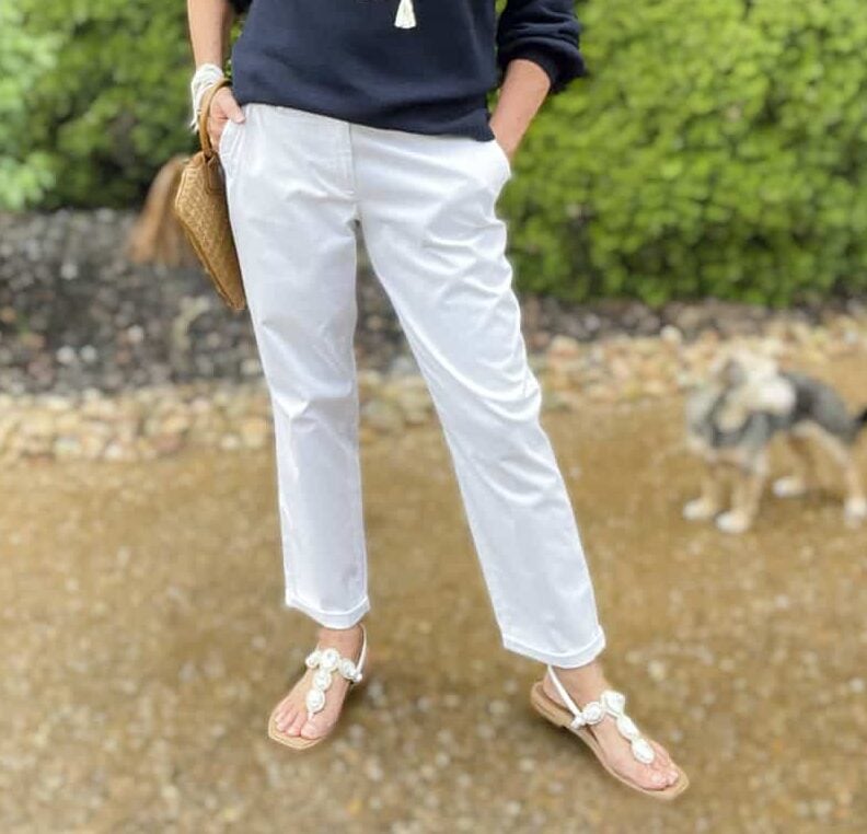 Over 40 Fashion Blogger, Tania Stephens is styling a navy and white Talbots outfit9