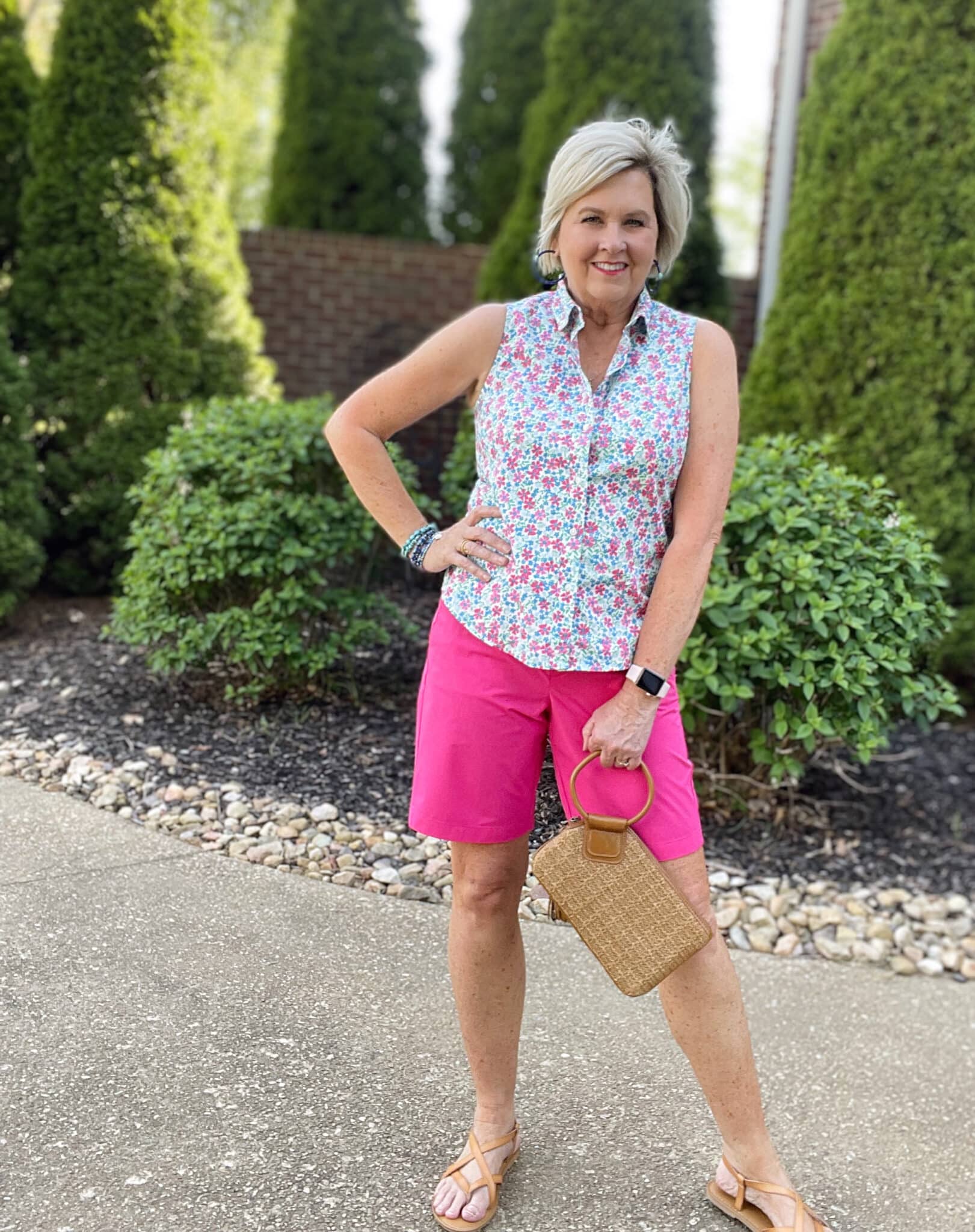 Over 40 Fashion Blogger, Tania Stephens is wearing pink shorts and a floral sleeveless top from J Crew Factory10