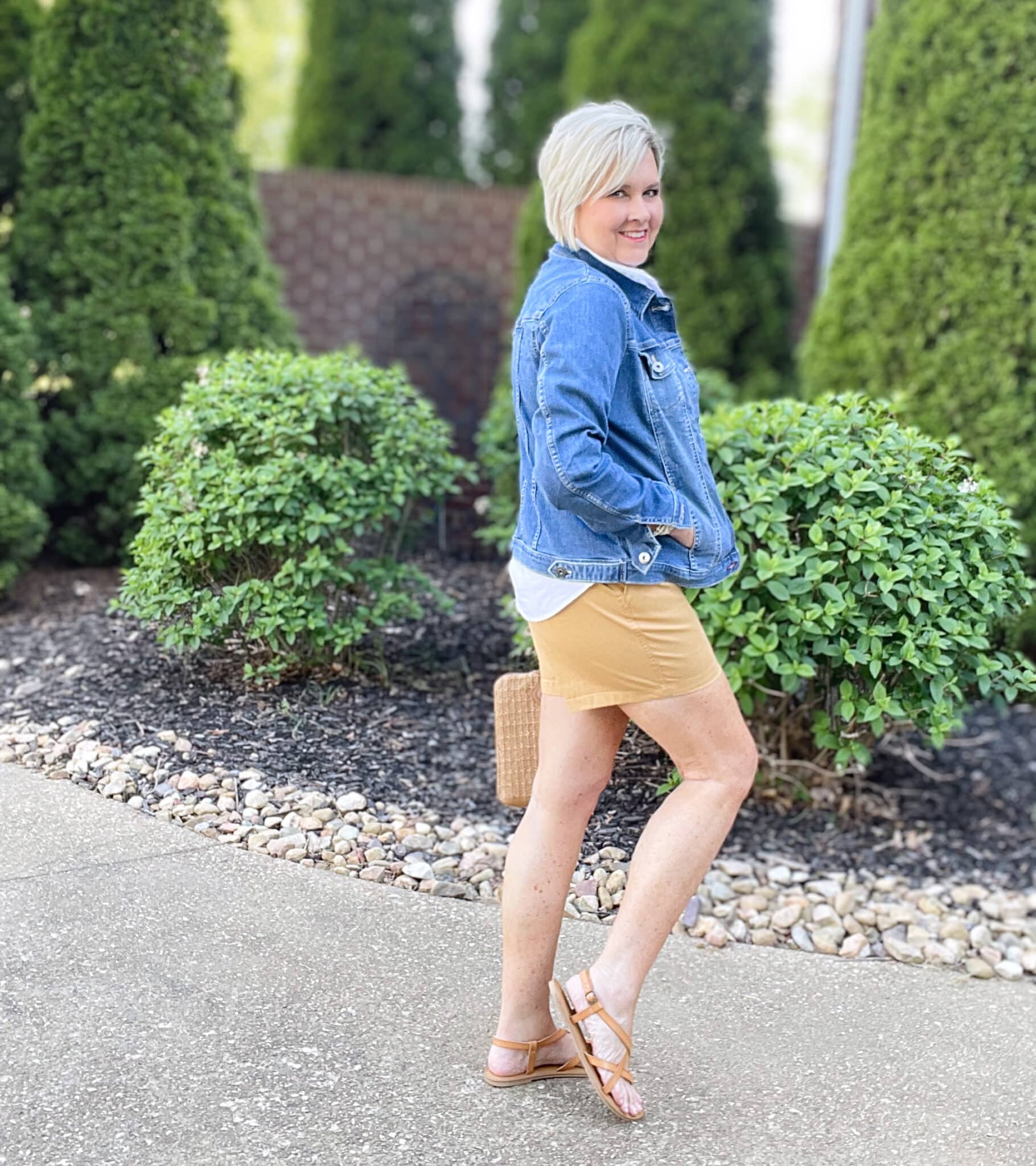 Over 40 Fashion Blogger, Tania Stephens is wearing tan shorts, a white shirt, and a denim jacket18