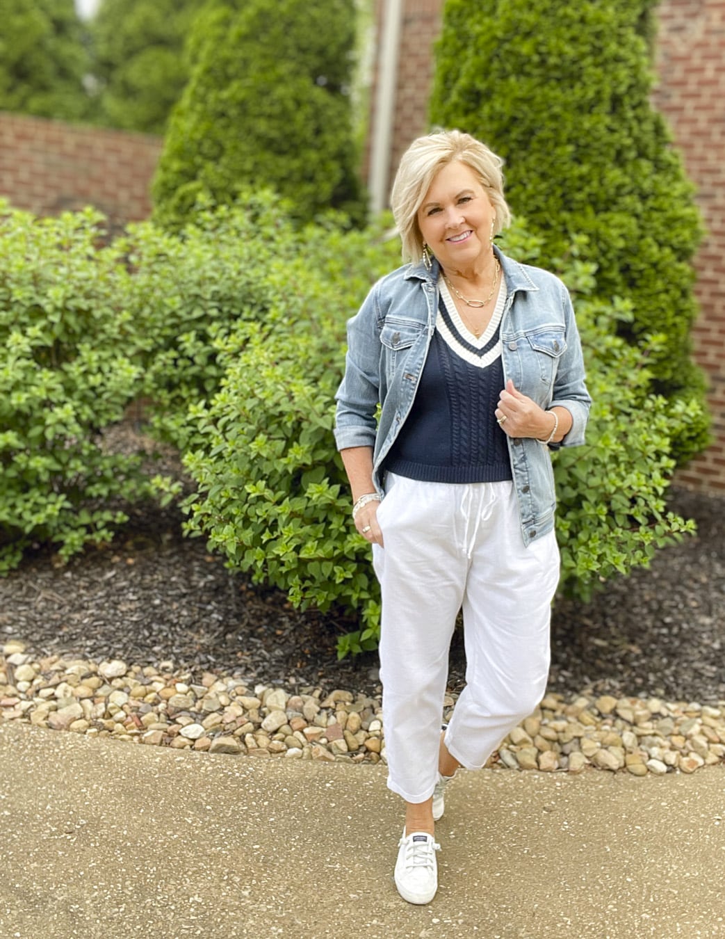 Over 40 Fashion Blogger, Tania Stephens is styling clothing for the 4th of July in a Try-On Haul 22