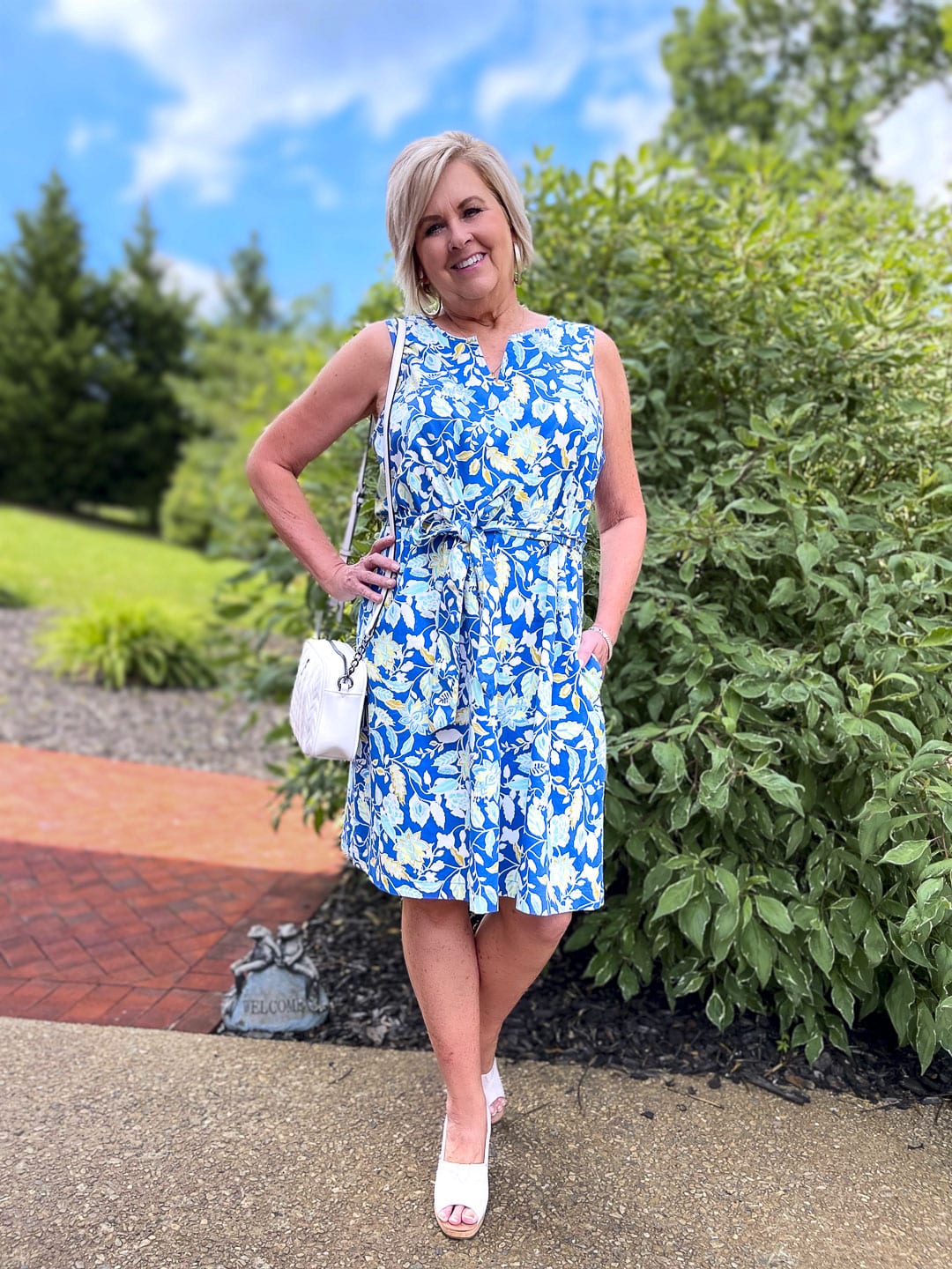 Over 40 Fashion Blogger, Tania Stephens is styling an outfit from Kohl's for a brunch date 5