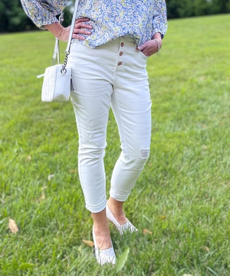 Over 40 Fashion Blogger, Tania Stephens is styling an outfit from Kohl's for a brunch date9