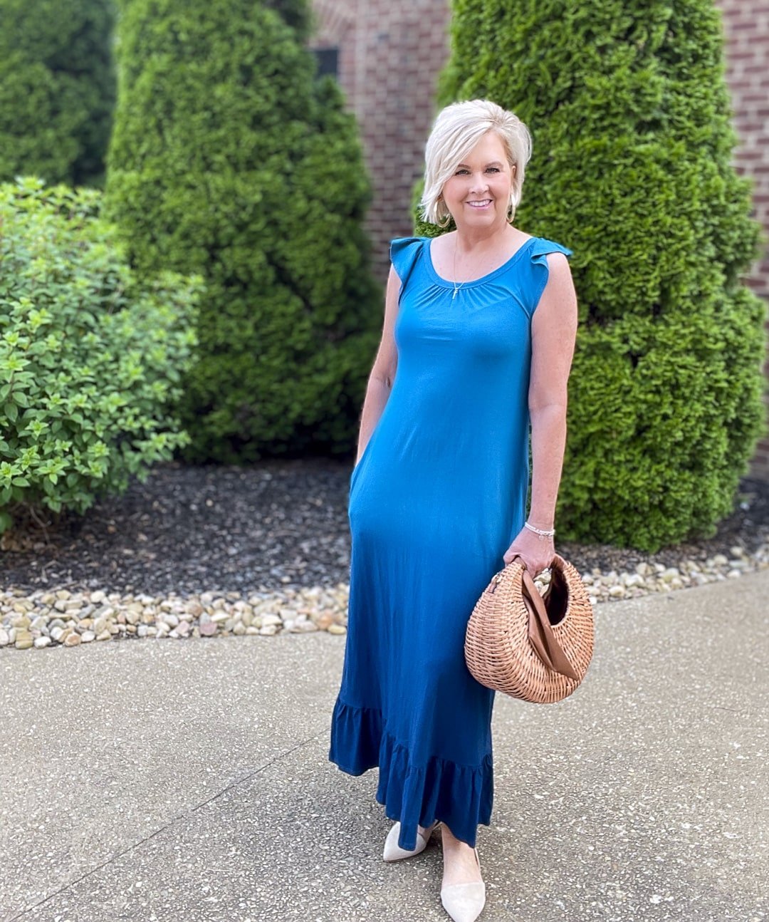 Over 40 Fashion Blogger, Tania Stephens is styling affordable summer dresses from Walmart10