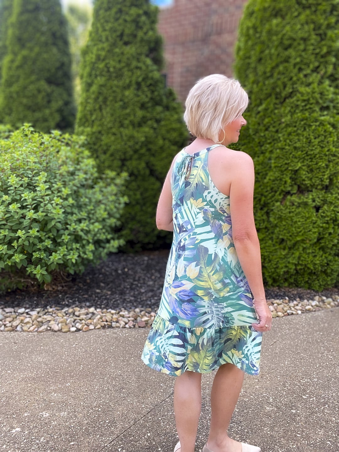 Over 40 Fashion Blogger, Tania Stephens is styling affordable summer dresses from Walmart17