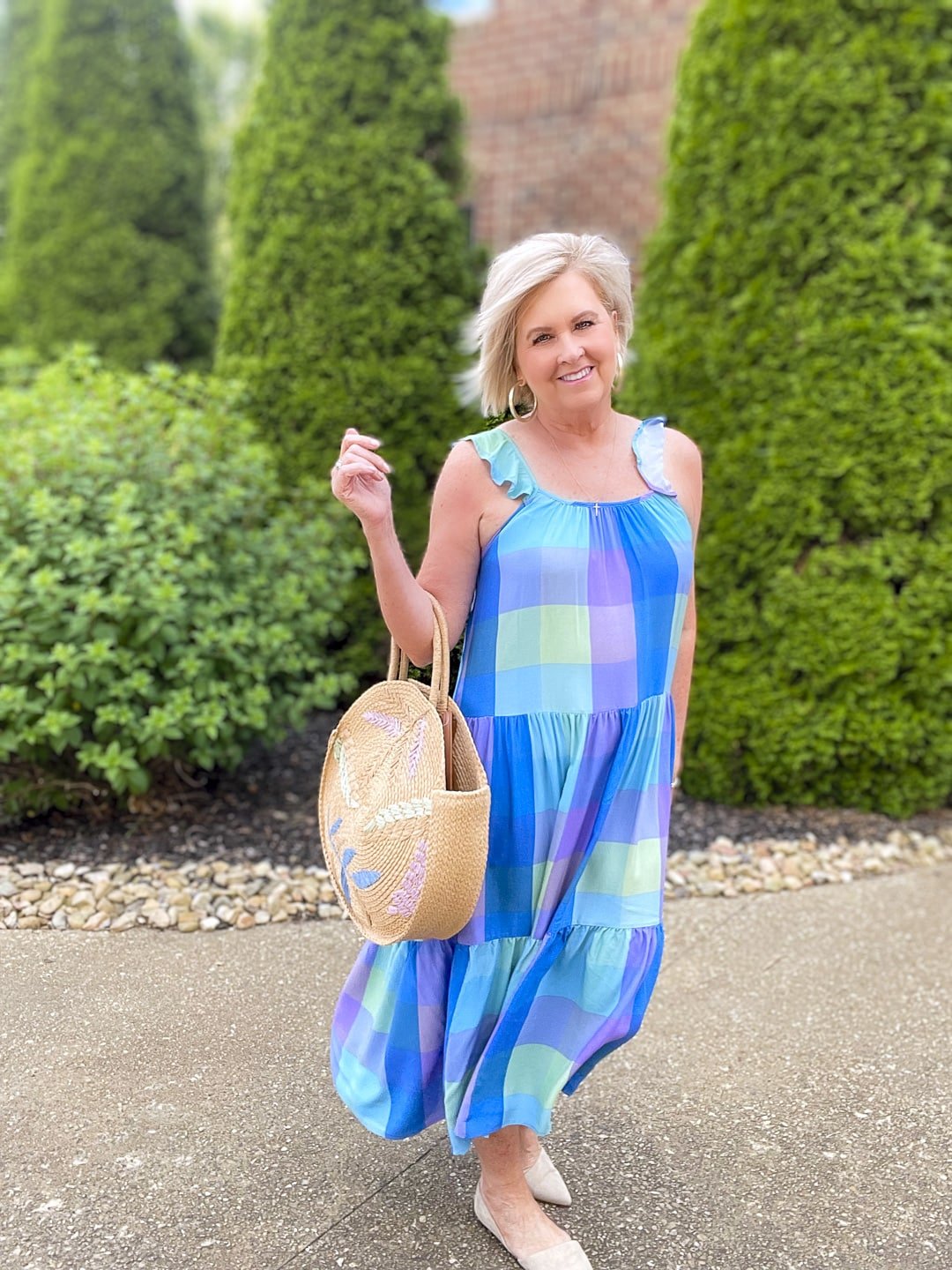 Over 40 Fashion Blogger, Tania Stephens is styling affordable summer dresses from Walmart23