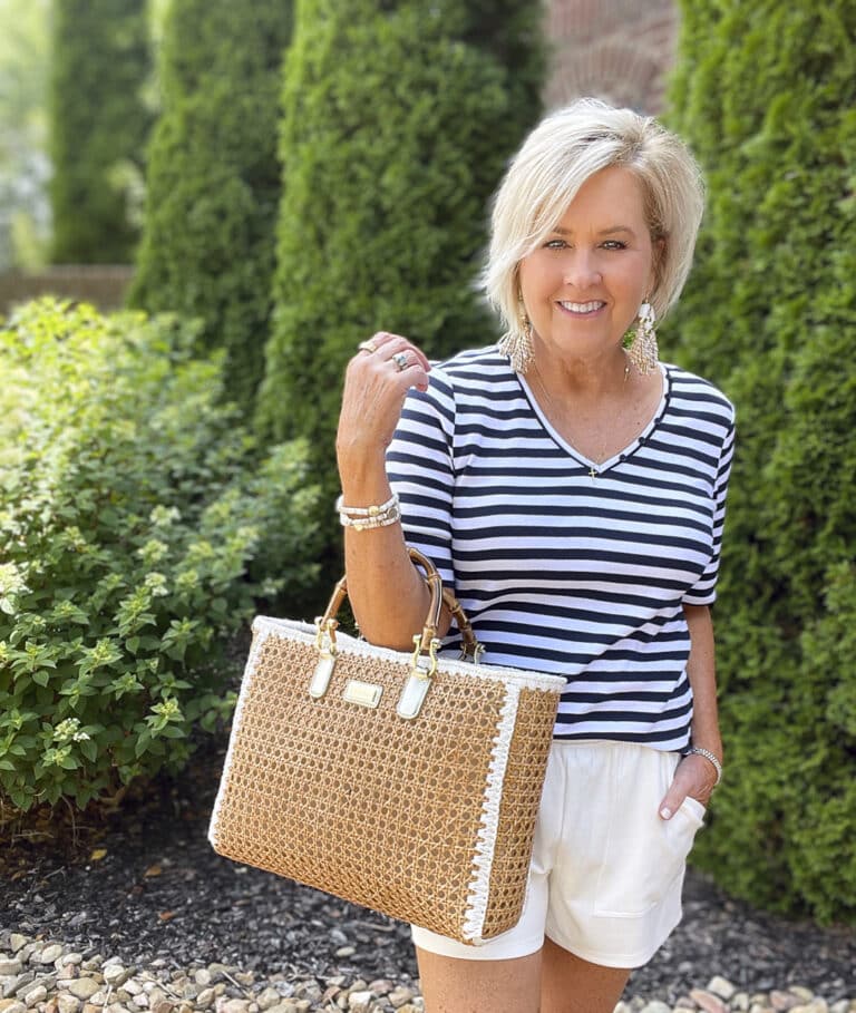 Over 40 Fashion Blogger, Tania Stephens is celebrating 2022 4th of July in a navy & white tee and white shorts11