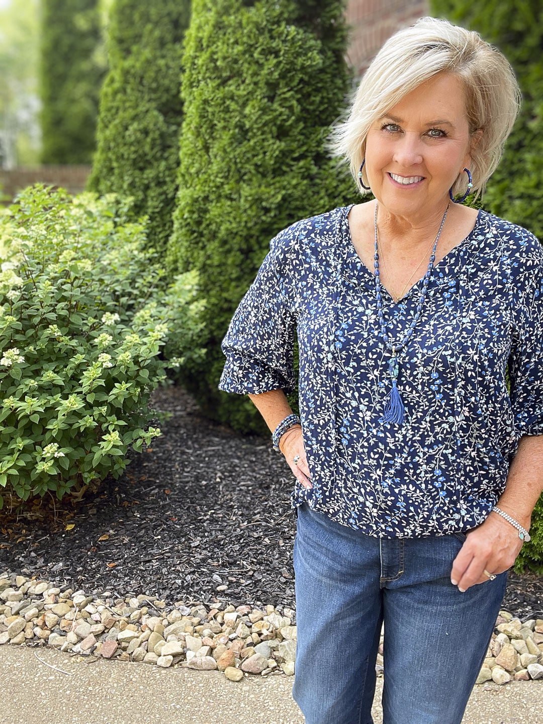 Over 40 Fashion Blogger, Tania Stephens is wearing a blouse by Caslon and a pair of Banana Republic Factory Jeans14