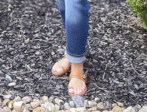 Over 40 Fashion Blogger, Tania Stephens is wearing a blouse by Caslon and a pair of Banana Republic Factory Jeans2