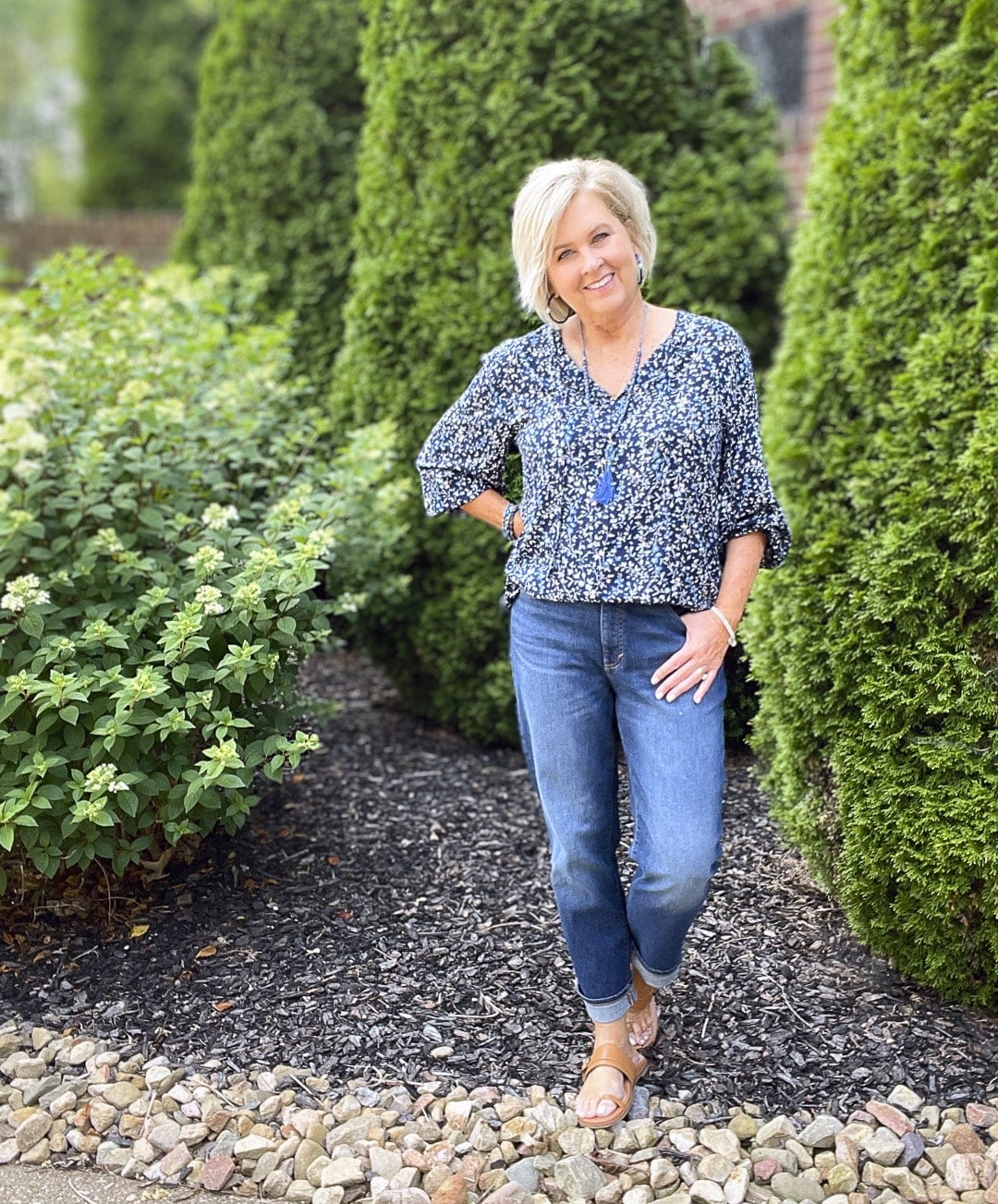 Over 40 Fashion Blogger, Tania Stephens is wearing a blouse by Caslon and a pair of Banana Republic Factory Jeans4