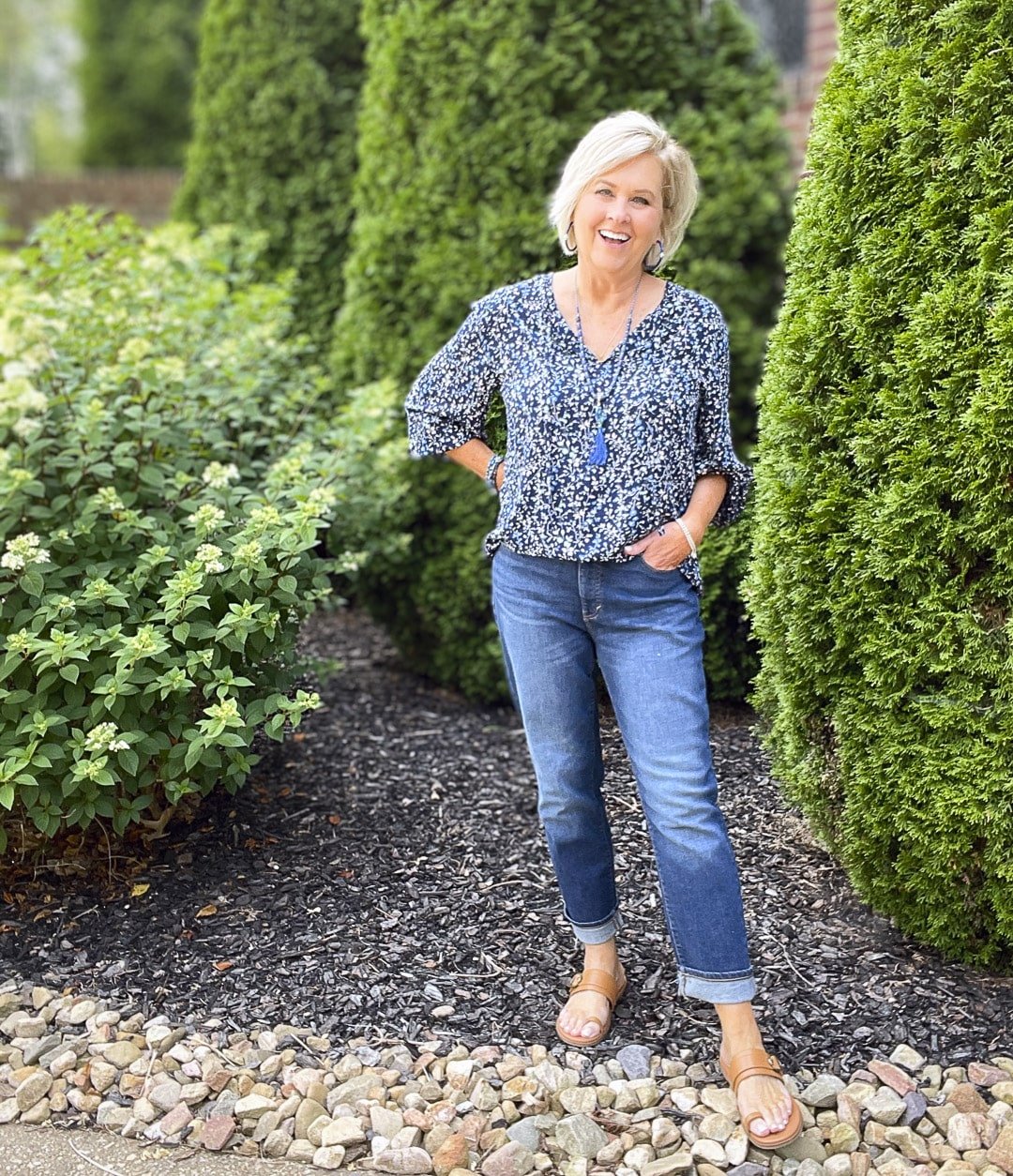 Over 40 Fashion Blogger, Tania Stephens is wearing a blouse by Caslon and a pair of Banana Republic Factory Jeans 6