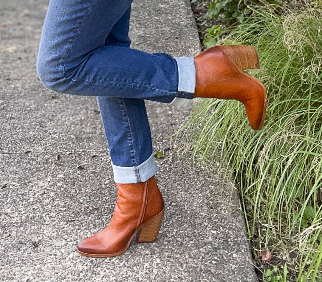 Over 40 Fashion Blogger, Tania Stephens is styling one sweater from Nordstrom three ways5