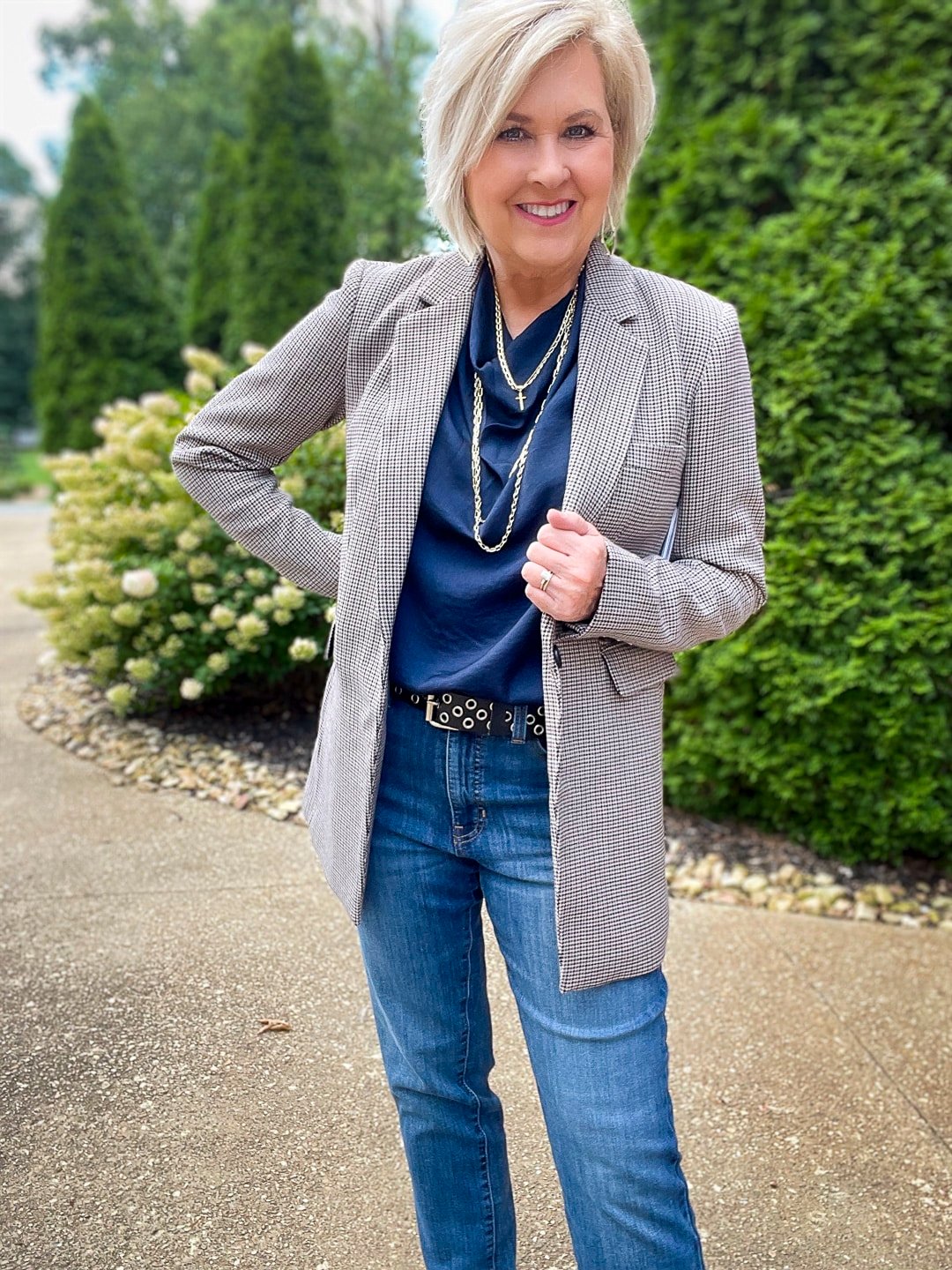 Over 40 Fashion Blogger, Tania Stephens is styling jeans for a western style 2