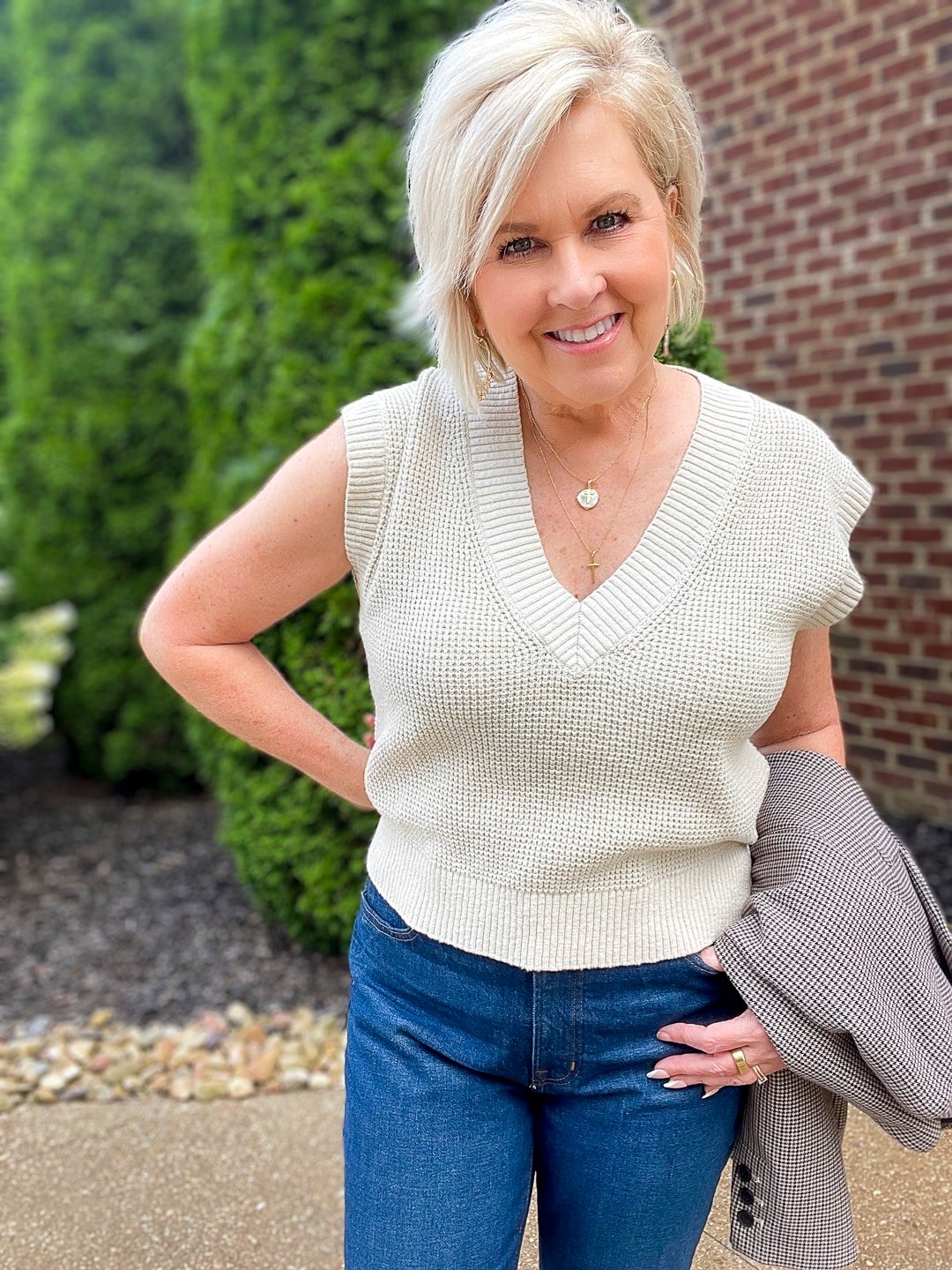 Over 40 Fashion Blogger, Tania Stephens is styling dark wash jeans with a blazer for fall12
