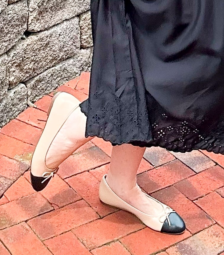 Fashion Blogger, Tania Stephens is styling Old Navy Fall Dresses -16