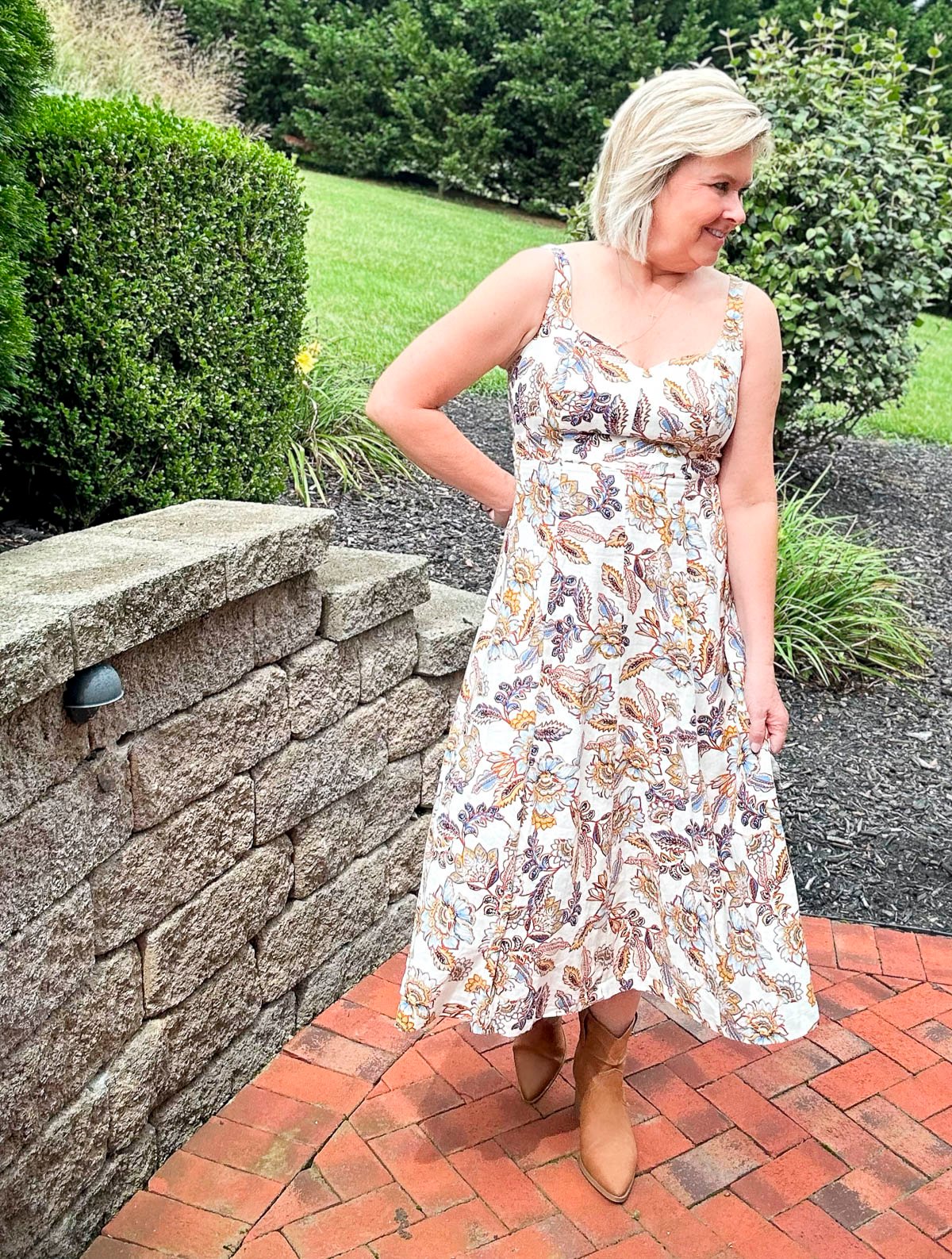 Fashion Blogger, Tania Stephens is styling Old Navy Fall Dresses -6