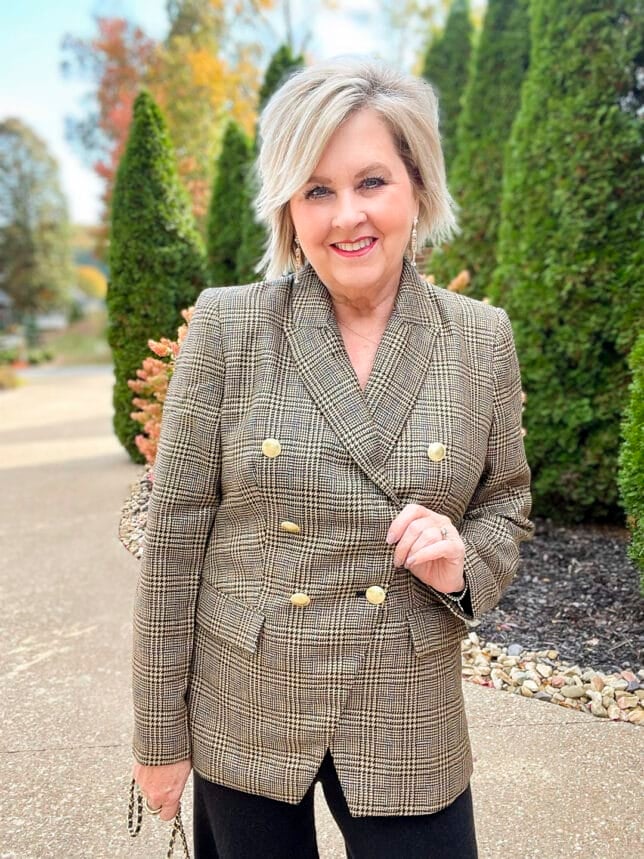 Over 40 Fashion Blogger, Tania Stephens is styling two affordable outfits for the holidays15