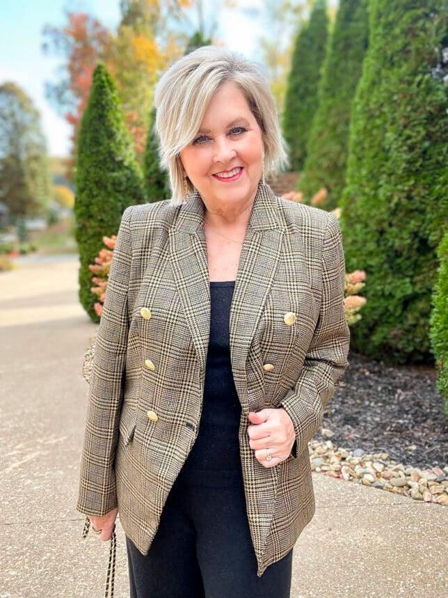 Over 40 Fashion Blogger, Tania Stephens is styling two affordable outfits for the holidays16