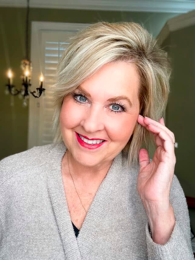 Over 40 Fashion Blogger, Tania Stephens is wearing fall makeup from Walmart Beauty38