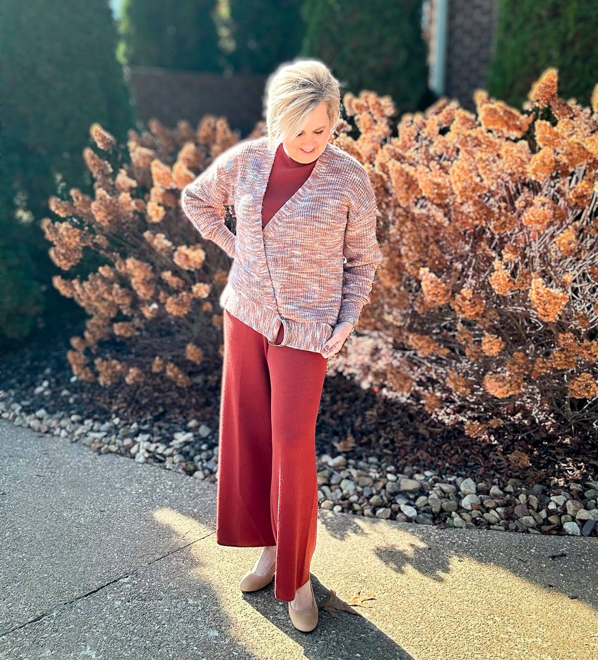 Over 40 Fashion Blogger, Tania Stephens is wearing mix and match clothing from Kohl's17