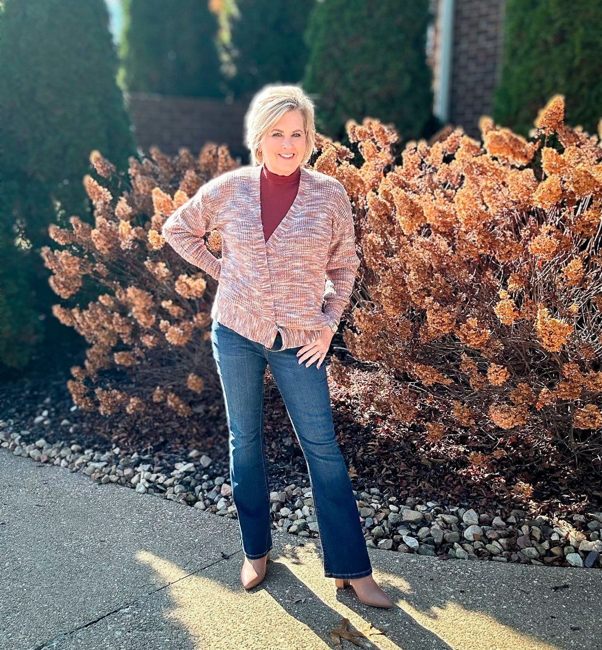 Over 40 Fashion Blogger, Tania Stephens is wearing mix and match clothing from Kohl's24